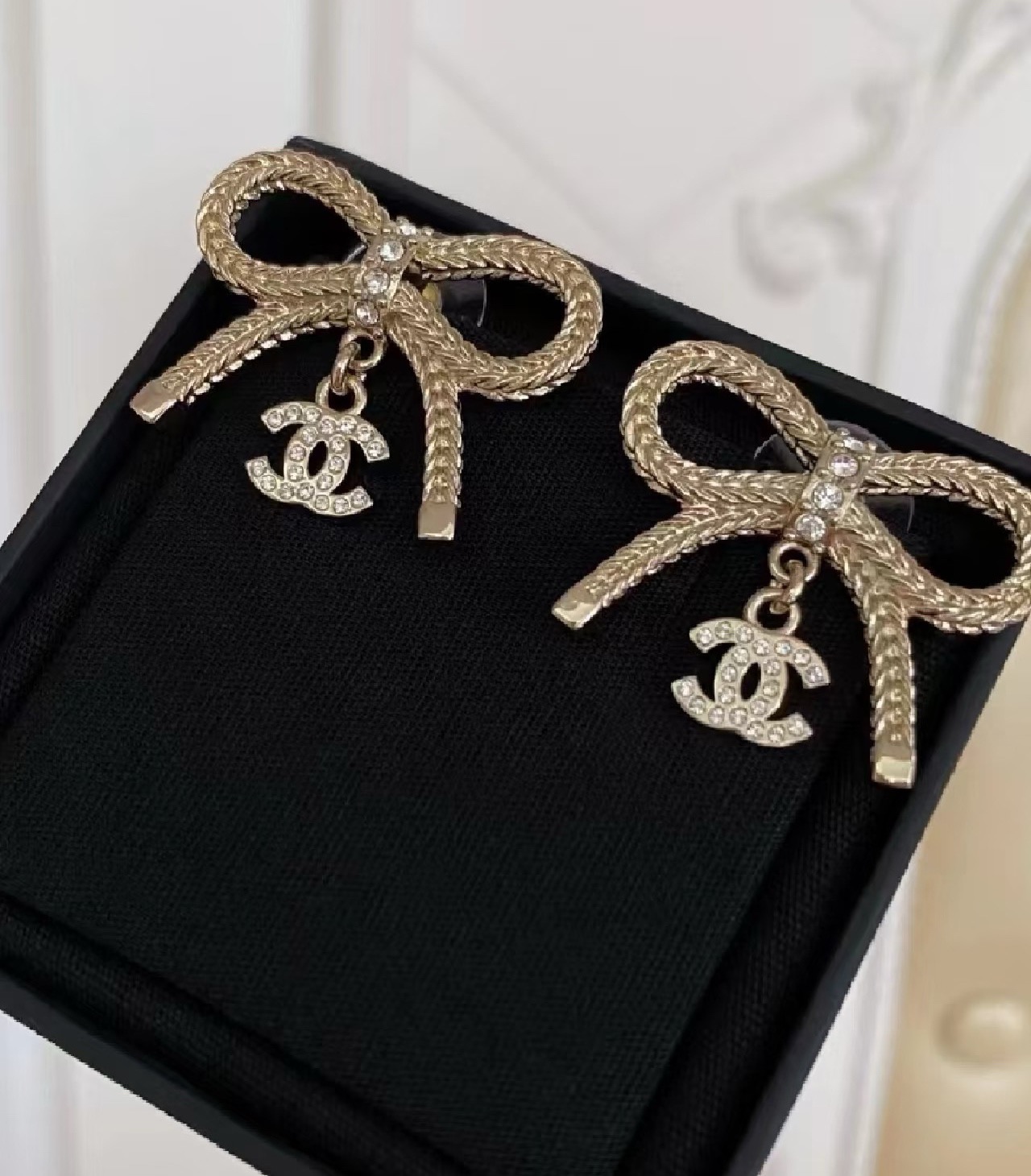 chanel gold crystal bow cc stud earrings
