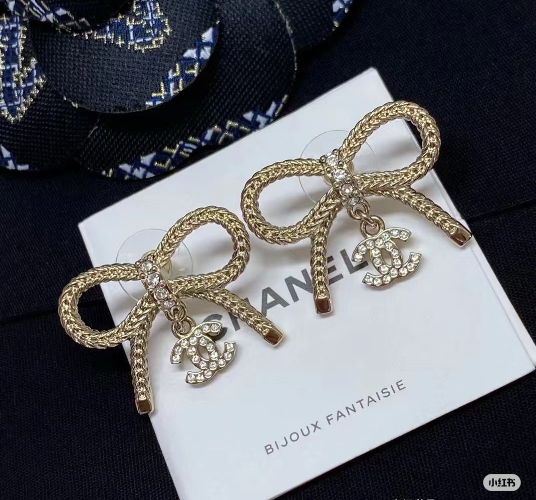 chanel gold crystal bow cc stud earrings