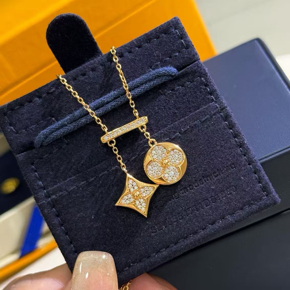 louis vuitton lv signet necklace
