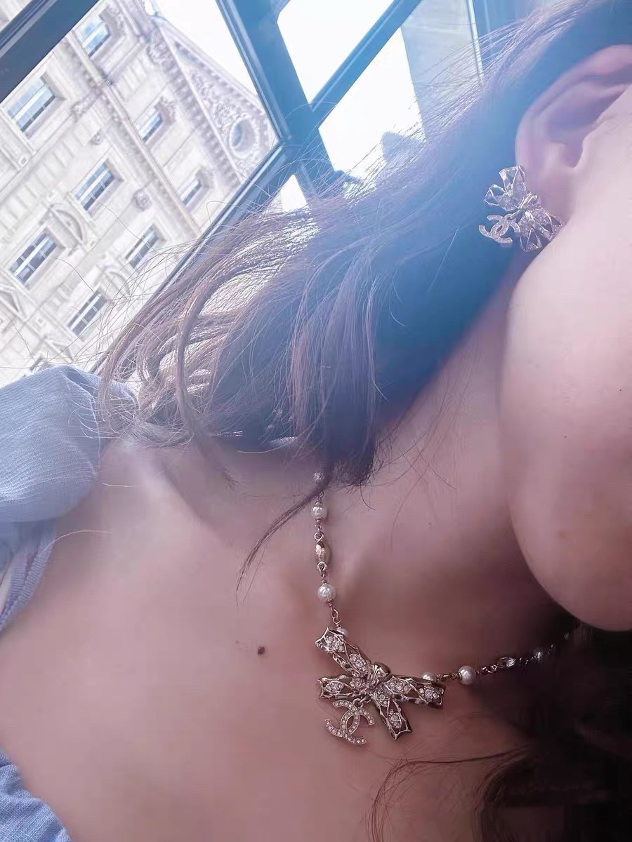 chanel pearl crystal butterfly letter necklace