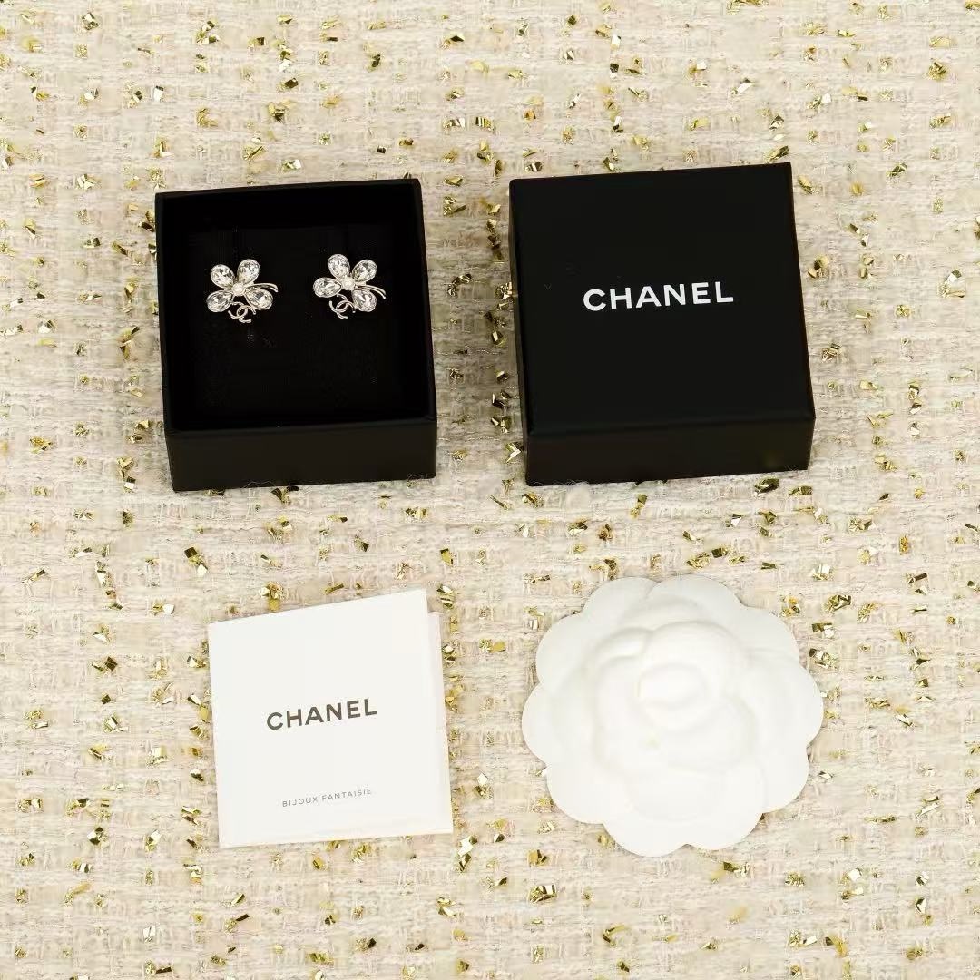 chanel crystal flower stud earrings