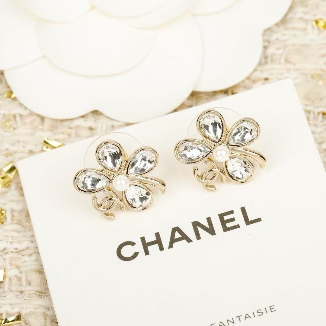 chanel crystal flower stud earrings