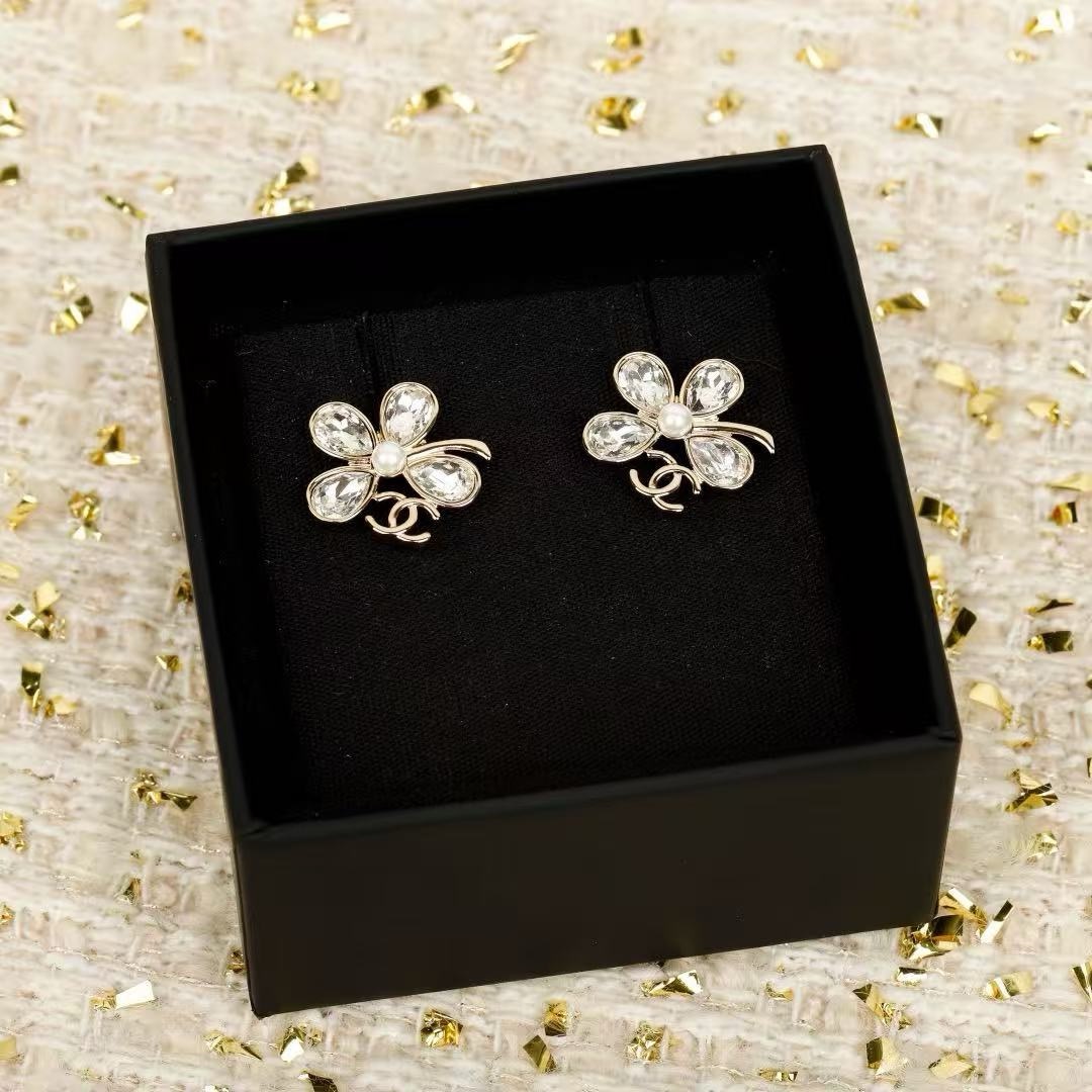 chanel crystal flower stud earrings