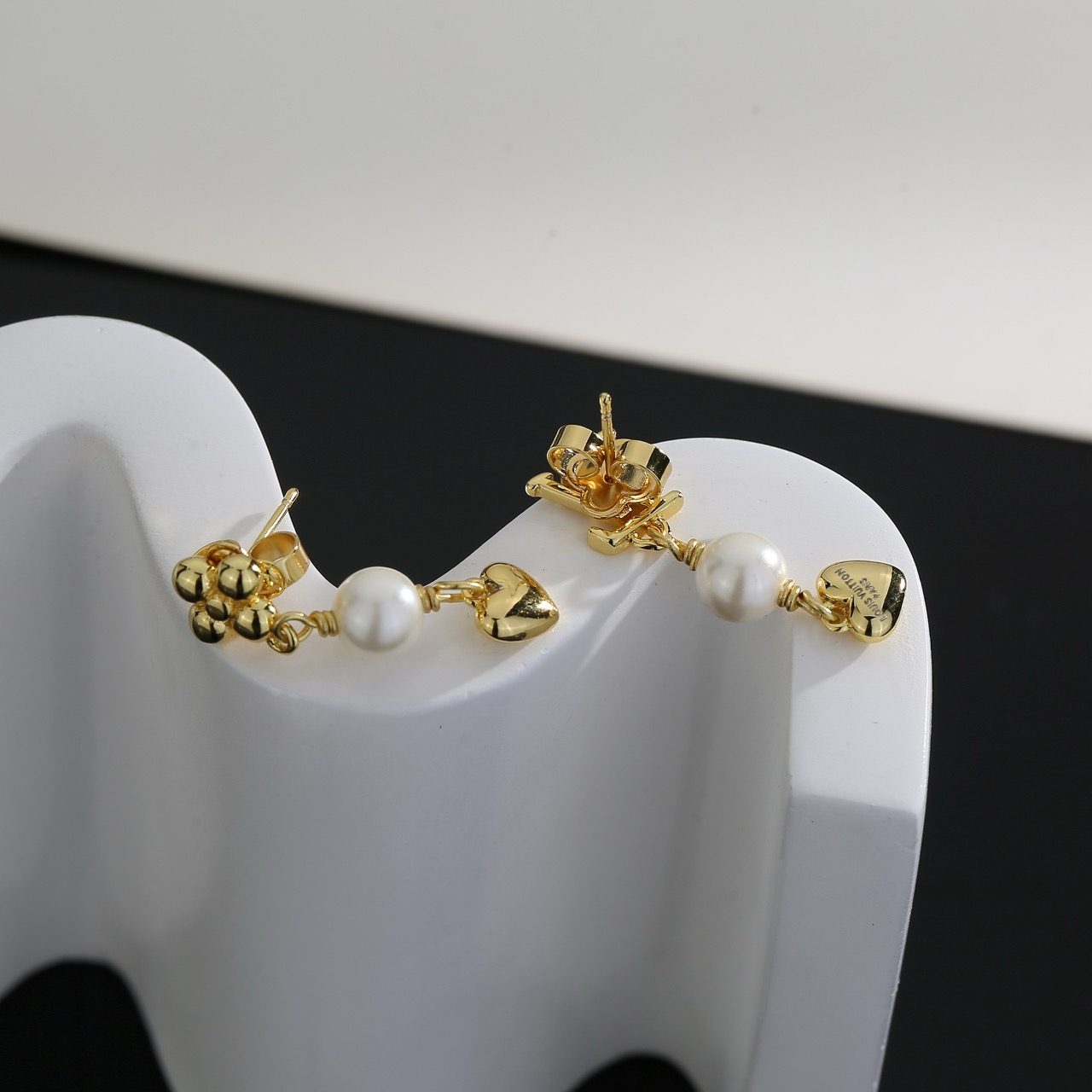 louis vuitton lv twig pearl earrings