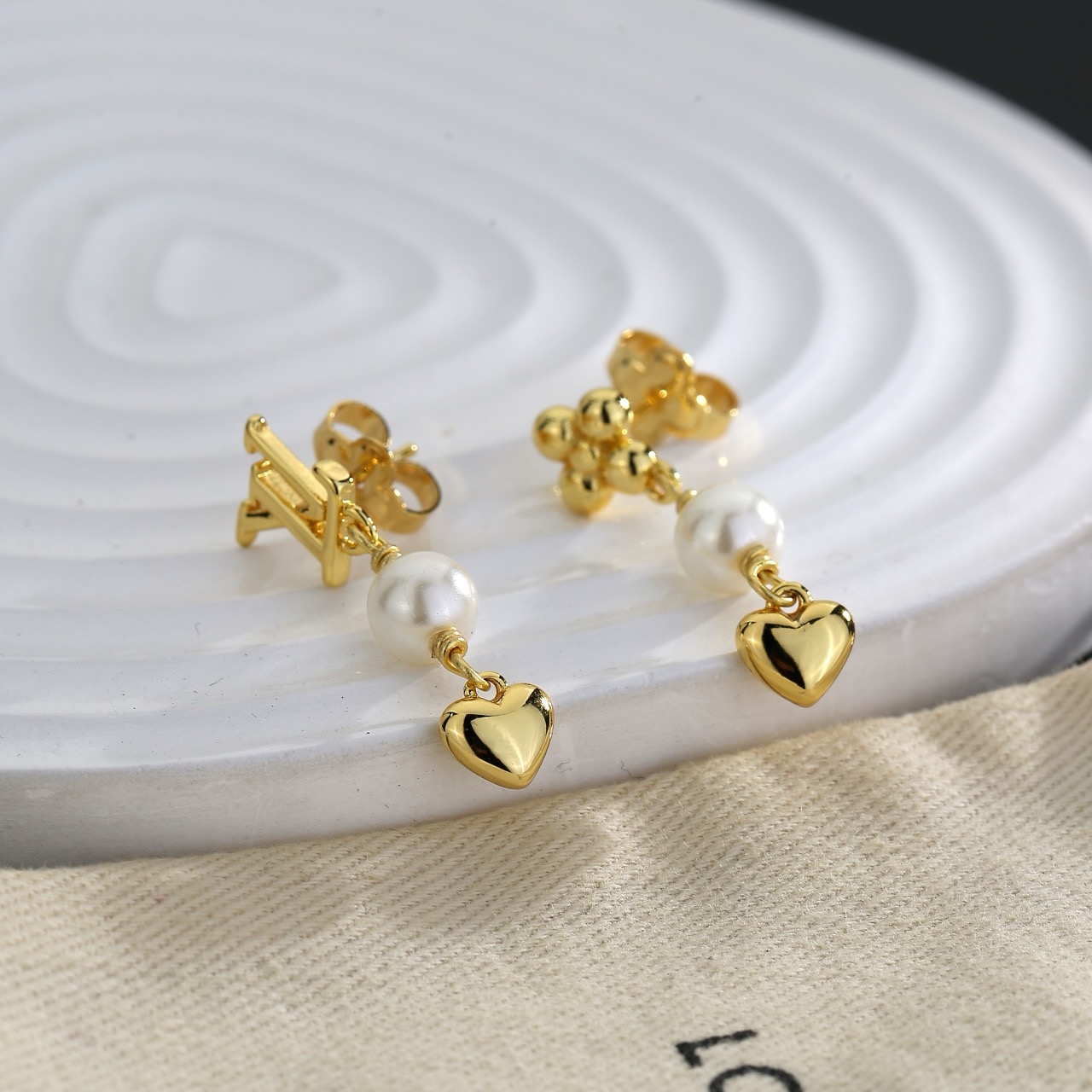 louis vuitton lv twig pearl earrings