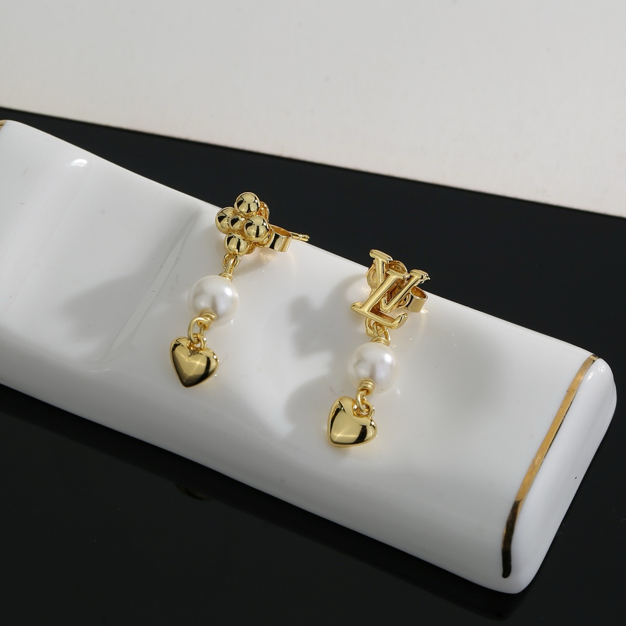 louis vuitton lv twig pearl earrings