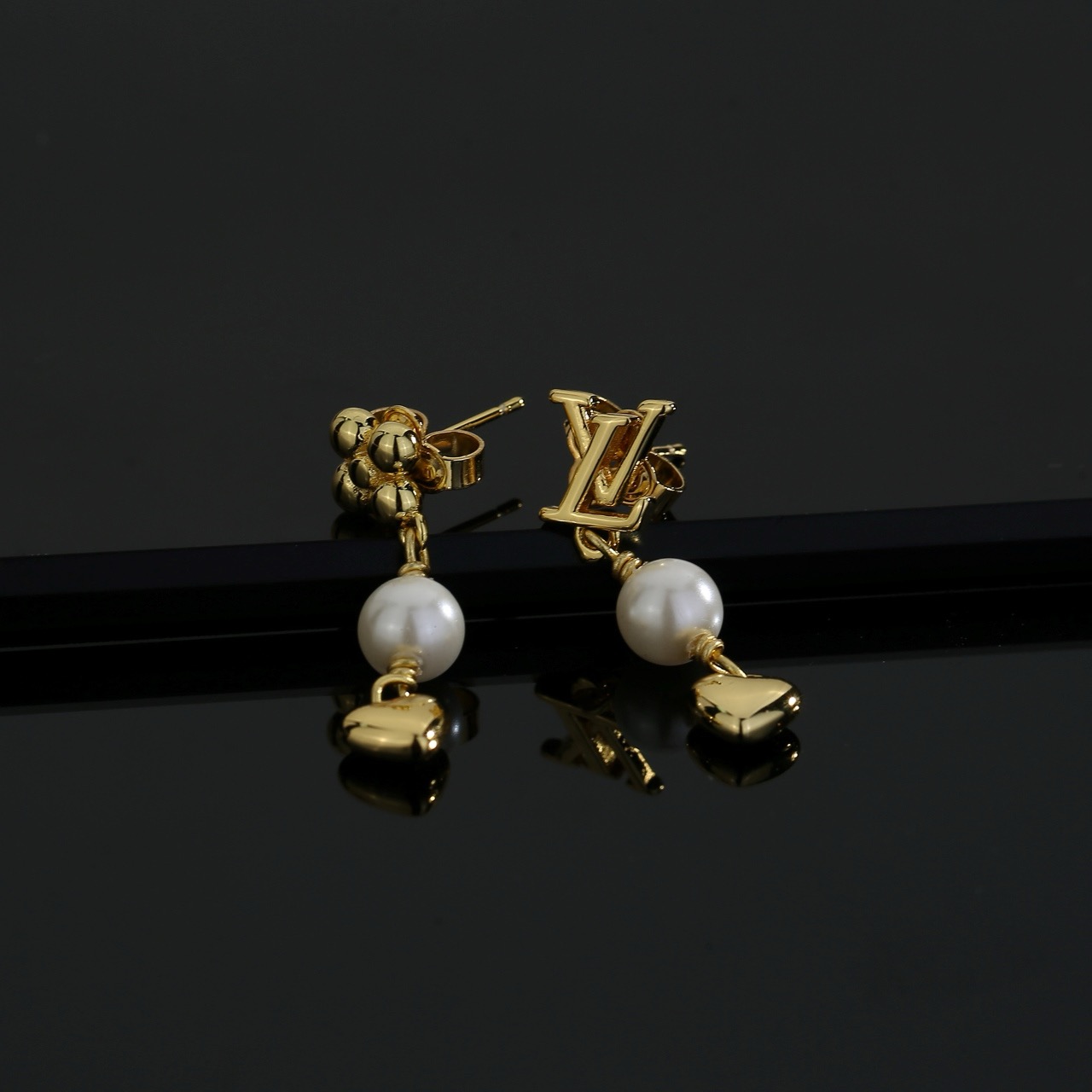 louis vuitton lv twig pearl earrings