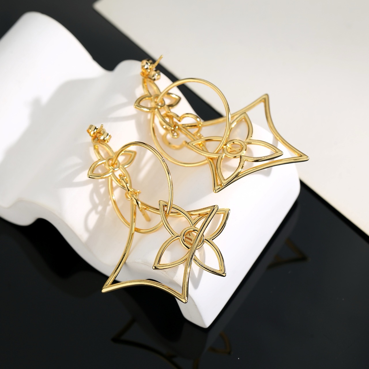 louis vuitton gold monogram flower earrings