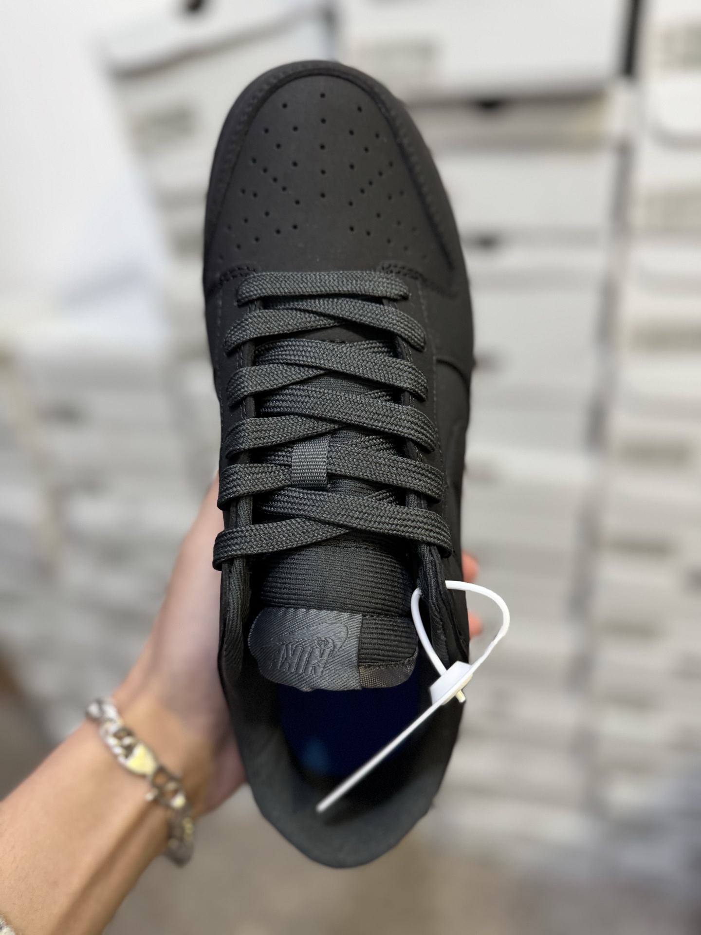 双十二特价💰90 巅峰版版🔥🔥🔥
保持销冠-全新45度鞋头
全新2023新版大底,鞋面无任何毛边 整洁完美
全新升级 天花版纯原新熊猫 🐼Nike sb dunk low “white/black” 黑白熊猫奥利奥 ,升级原厂皮料 全新购入新冲刀 正确配件原盒,原厂自组大底,无解鞋型 正确中底四线拉帮,原厂中底布 正确鞋带配件区别市面通货 正确全网唯一正确鞋型,一个鞋头秒杀市面所有货,自己看
全套原纸版 原楦头 打造完美灵魂版型
全鞋面采用原装Sadesa R8纹头层皮
原厂百宏织唛舌标 原厂中底布正确印刷
原档案数据后跟电绣 针数已达正品标准
一切遵循公司货完美打造 LC仅对原鞋
同源原鞋原材 遵循原鞋完美打造
SIZE: 36 36.5 37.5 38 38.5 39 40 40.5 41 42 42.5 43 44 44.5 45