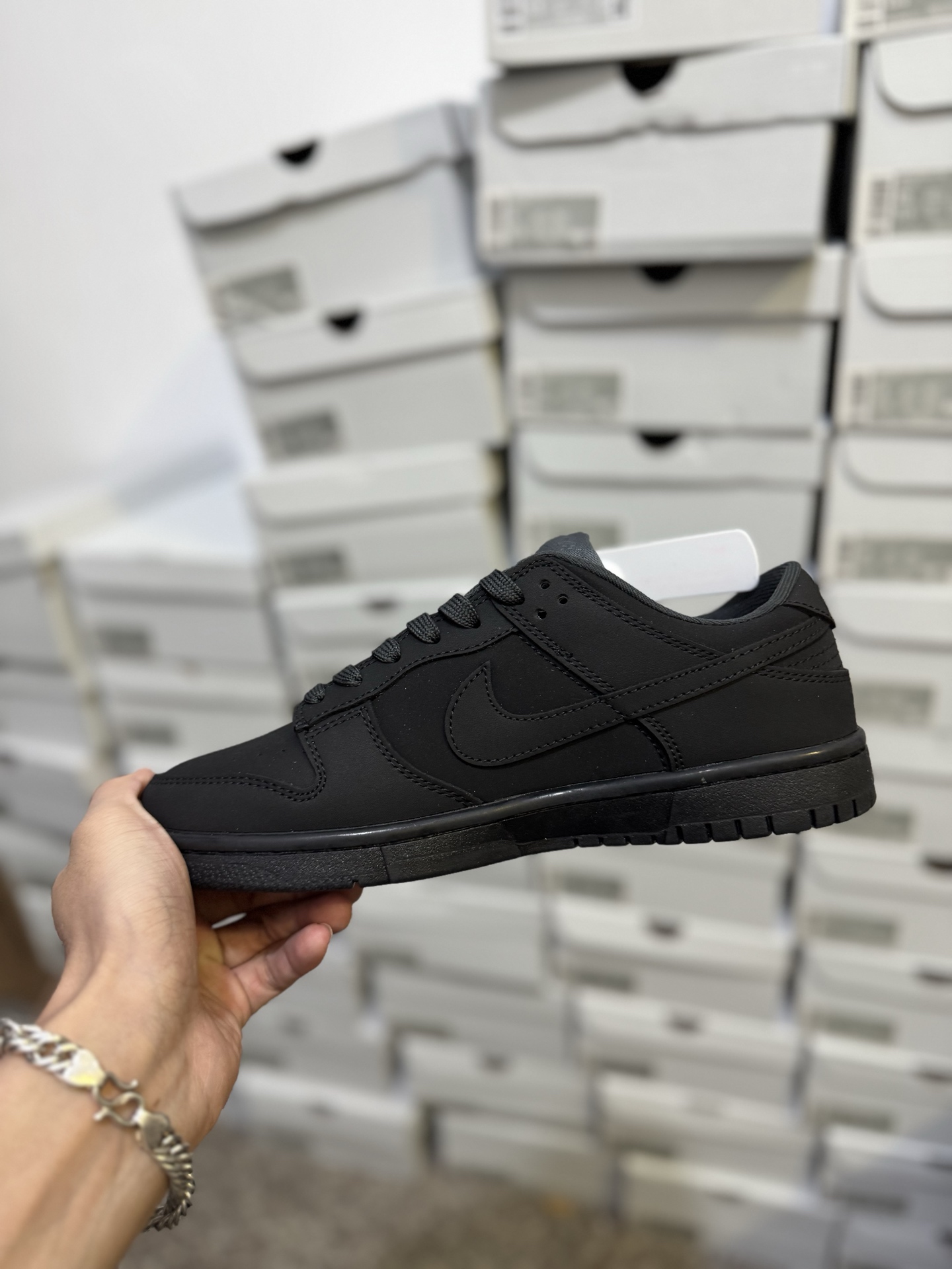 双十二特价💰90 巅峰版版🔥🔥🔥
保持销冠-全新45度鞋头
全新2023新版大底,鞋面无任何毛边 整洁完美
全新升级 天花版纯原新熊猫 🐼Nike sb dunk low “white/black” 黑白熊猫奥利奥 ,升级原厂皮料 全新购入新冲刀 正确配件原盒,原厂自组大底,无解鞋型 正确中底四线拉帮,原厂中底布 正确鞋带配件区别市面通货 正确全网唯一正确鞋型,一个鞋头秒杀市面所有货,自己看
全套原纸版 原楦头 打造完美灵魂版型
全鞋面采用原装Sadesa R8纹头层皮
原厂百宏织唛舌标 原厂中底布正确印刷
原档案数据后跟电绣 针数已达正品标准
一切遵循公司货完美打造 LC仅对原鞋
同源原鞋原材 遵循原鞋完美打造
SIZE: 36 36.5 37.5 38 38.5 39 40 40.5 41 42 42.5 43 44 44.5 45