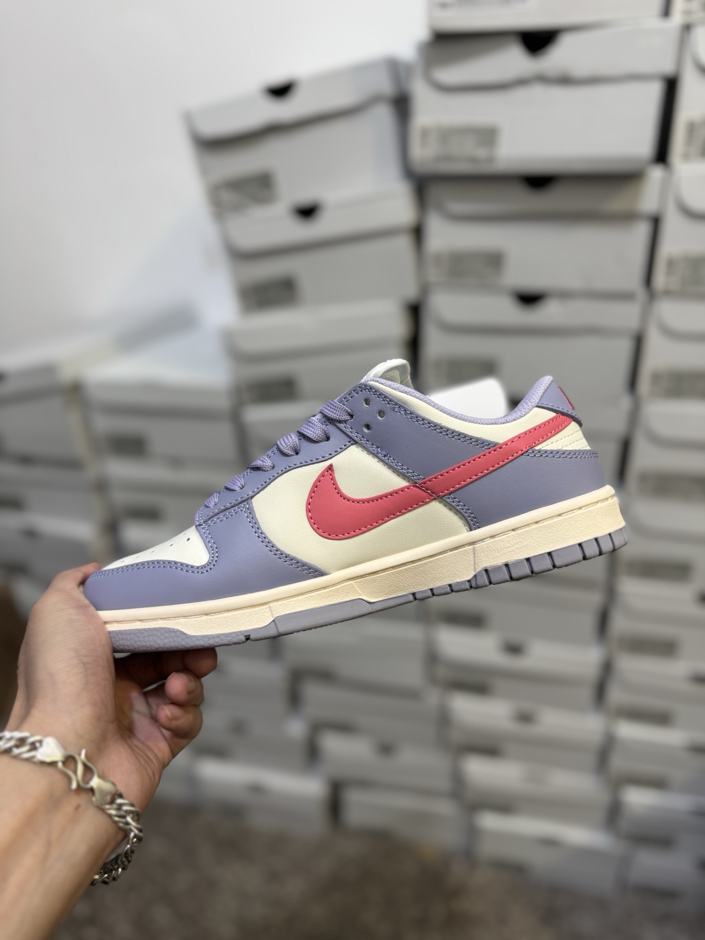 双十二特价💰90 巅峰版🔥🔥🔥
保持销冠-全新45度鞋头
全新2023新版大底,鞋面无任何毛边 整洁完美
全新升级 天花版纯原新熊猫 🐼Nike sb dunk low “white/black” 黑白熊猫奥利奥 ,升级原厂皮料 全新购入新冲刀 正确配件原盒,原厂自组大底,无解鞋型 正确中底四线拉帮,原厂中底布 正确鞋带配件区别市面通货 正确全网唯一正确鞋型,一个鞋头秒杀市面所有货,自己看
全套原纸版 原楦头 打造完美灵魂版型
全鞋面采用原装Sadesa R8纹头层皮
原厂百宏织唛舌标 原厂中底布正确印刷
原档案数据后跟电绣 针数已达正品标准
一切遵循公司货完美打造 LC仅对原鞋
同源原鞋原材 遵循原鞋完美打造
SIZE: 36 36.5 37.5 38 38.5 39 40 40.5 41 42 42.5 43 44 44.5 45