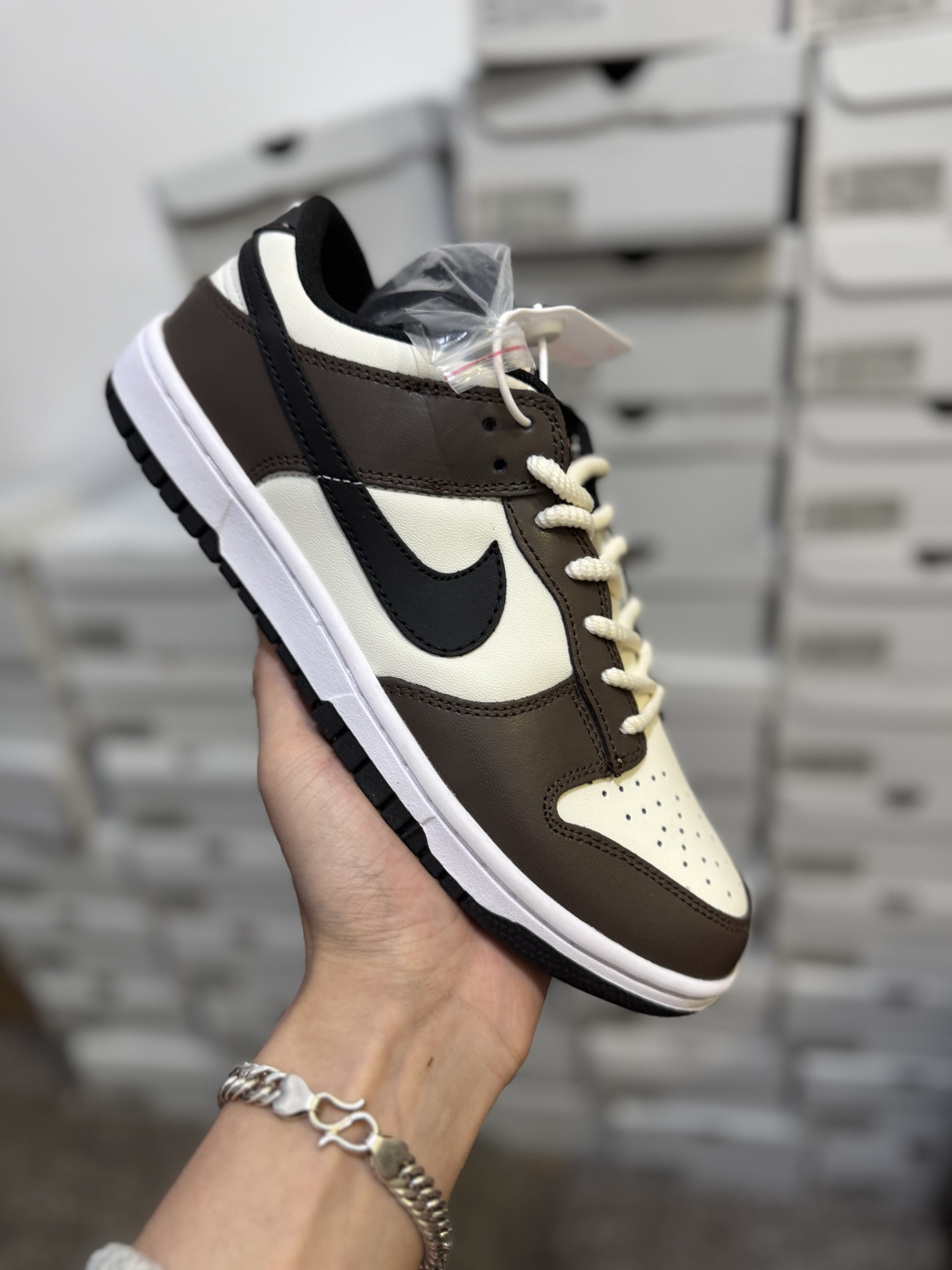 双十二特价💰90 巅峰版🔥🔥🔥
保持销冠-全新45度鞋头
全新2023新版大底,鞋面无任何毛边 整洁完美
全新升级 天花版纯原新熊猫 🐼Nike sb dunk low “white/black” 黑白熊猫奥利奥 ,升级原厂皮料 全新购入新冲刀 正确配件原盒,原厂自组大底,无解鞋型 正确中底四线拉帮,原厂中底布 正确鞋带配件区别市面通货 正确全网唯一正确鞋型,一个鞋头秒杀市面所有货,自己看
全套原纸版 原楦头 打造完美灵魂版型
全鞋面采用原装Sadesa R8纹头层皮
原厂百宏织唛舌标 原厂中底布正确印刷
原档案数据后跟电绣 针数已达正品标准
一切遵循公司货完美打造 LC仅对原鞋
同源原鞋原材 遵循原鞋完美打造
SIZE: 36 36.5 37.5 38 38.5 39 40 40.5 41 42 42.5 43 44 44.5 45