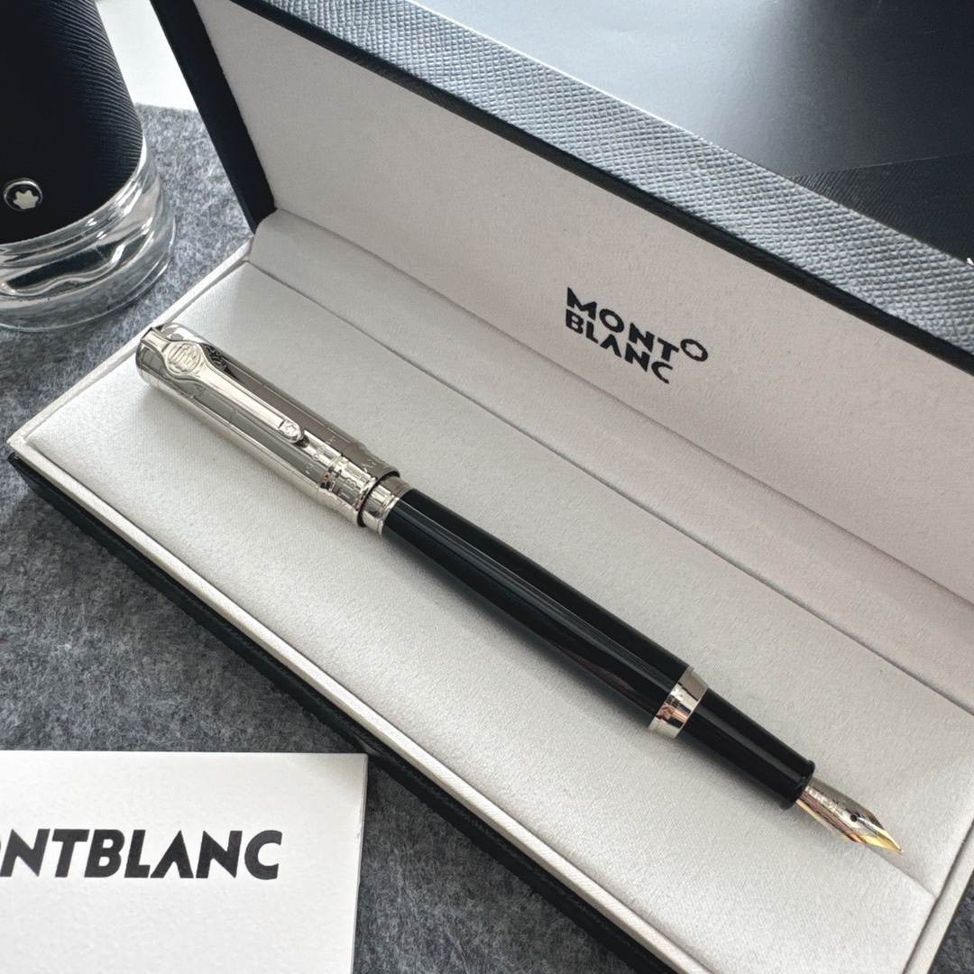 国际品牌 Mont Blanc 万宝龙 签字笔 新款火爆上市🔥🔥别具一格的款型设计 书写流畅 简约大方上档次 低调的奢华 携带方便 送 2