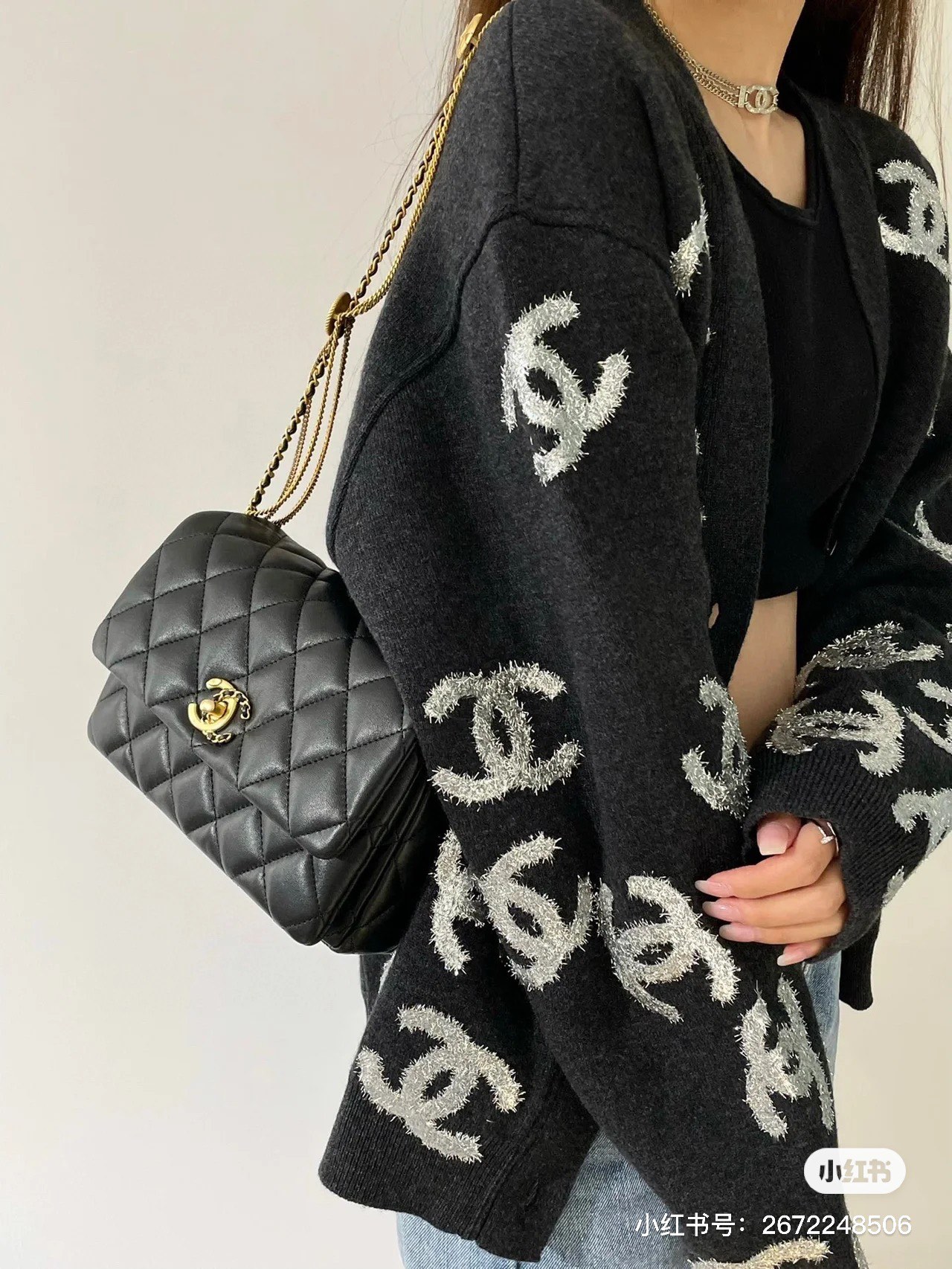 Chanel is versatile all year round. It can be worn by anyone regardless of height or weight. It can be worn as salt or sweet. It looks good with