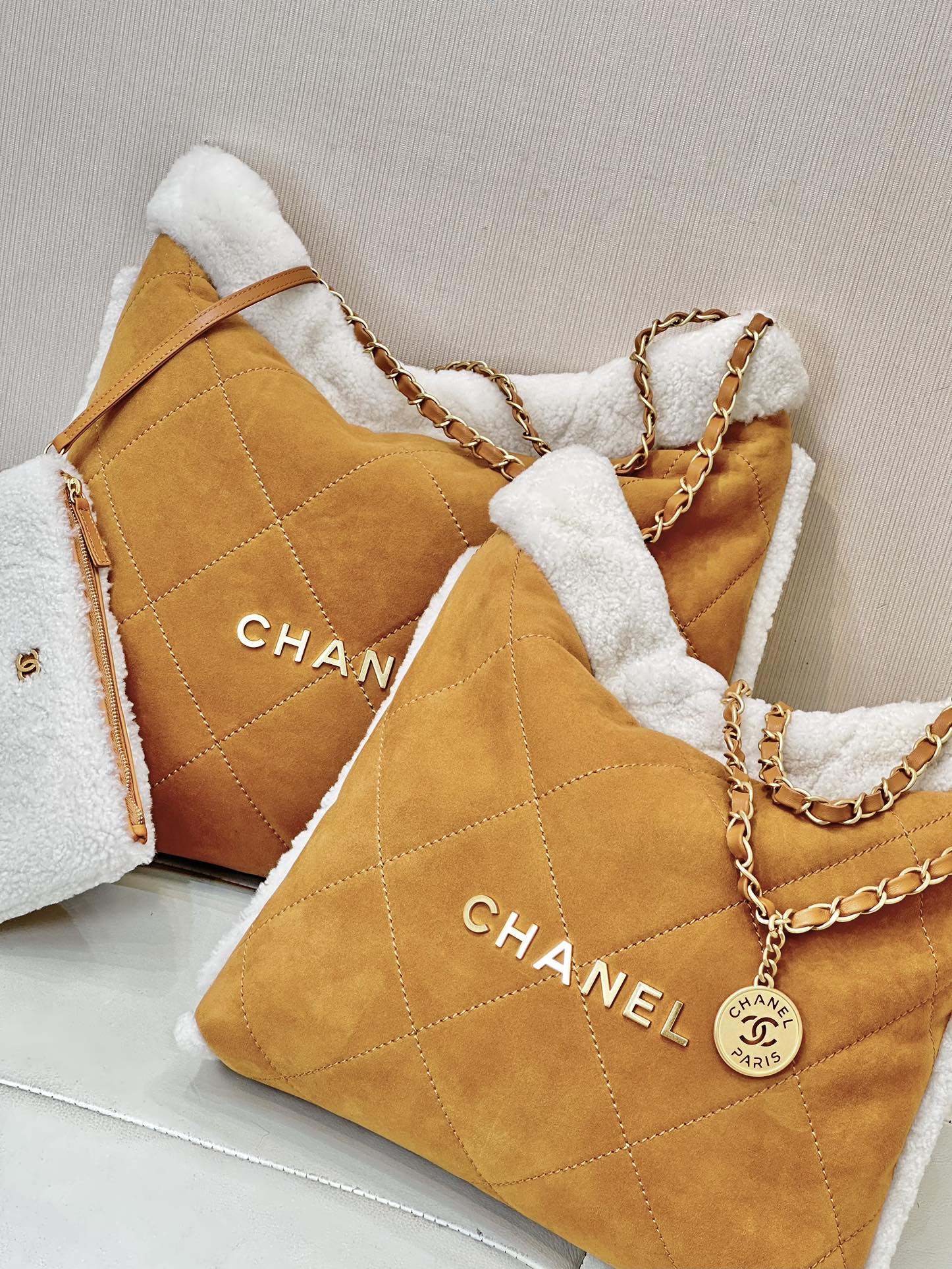 [Chanel Women
