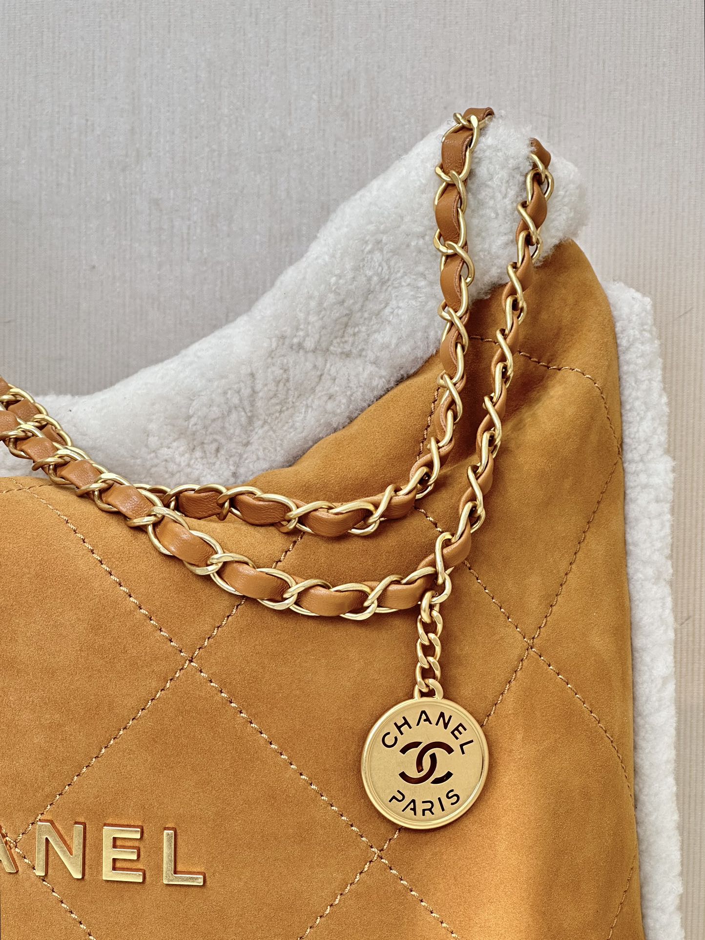 Chanel Medium size: 39/42/8cm official AS3261
