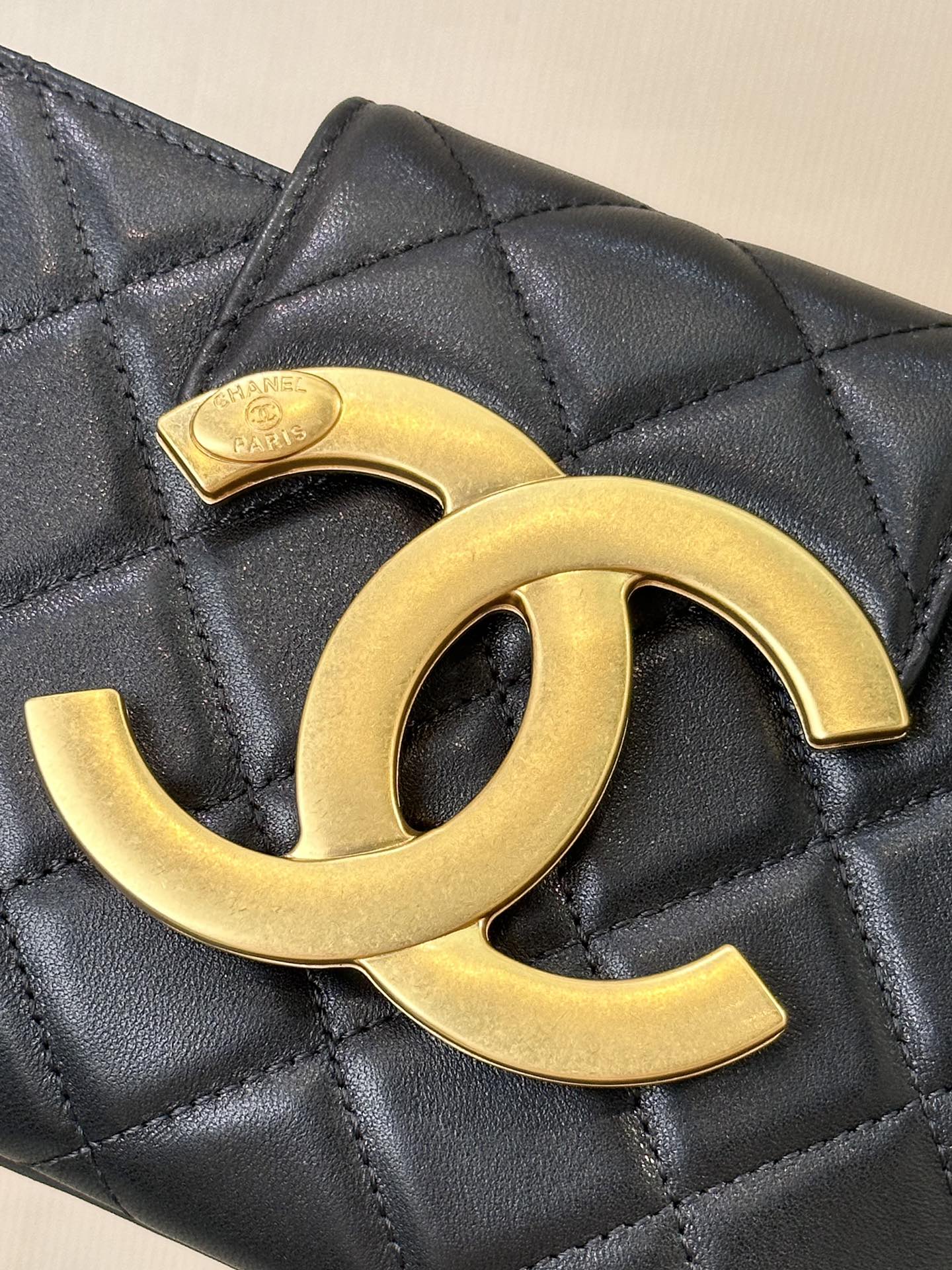 As for the Chanel bag, its my favorite size. Surprisingly, it can be used as an armpit bag, or can be carried cross-body, or even worn on one sho