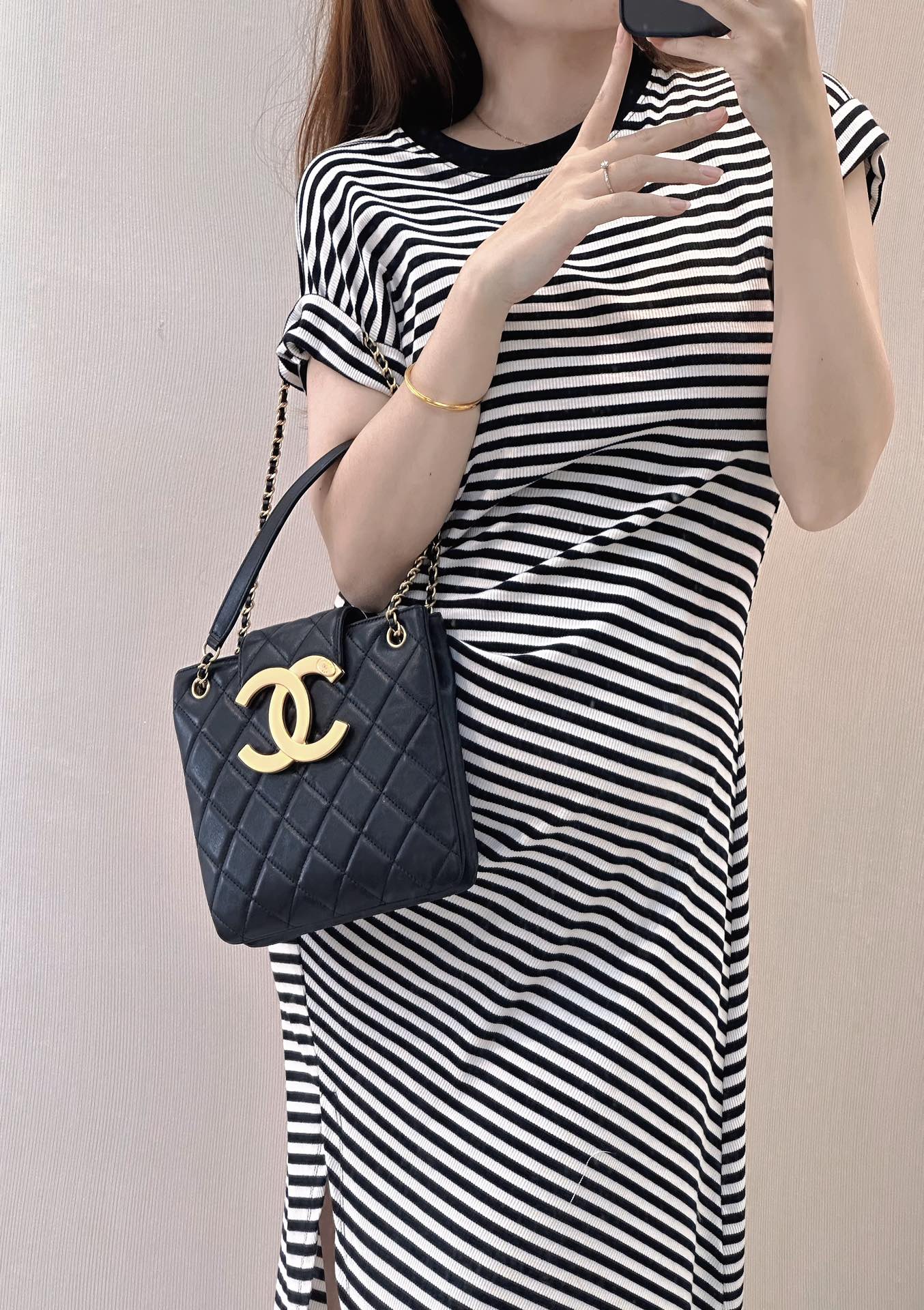Chanel vertical upper body picture real shot