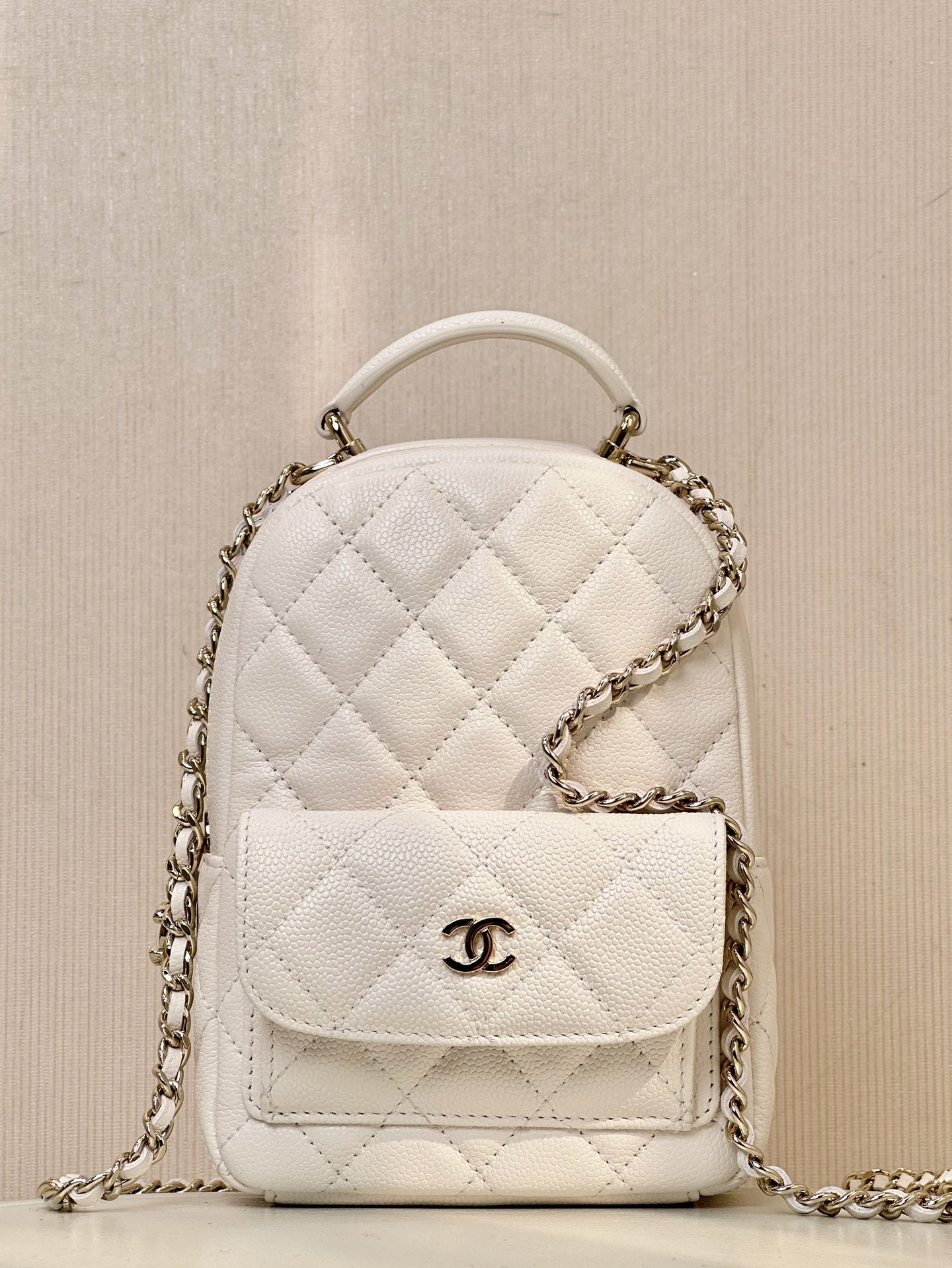 CHANEL 24C mini schoolbag backpack, lychee-grain cowhide, vintage glossy hardware, refined and versatile - top quality