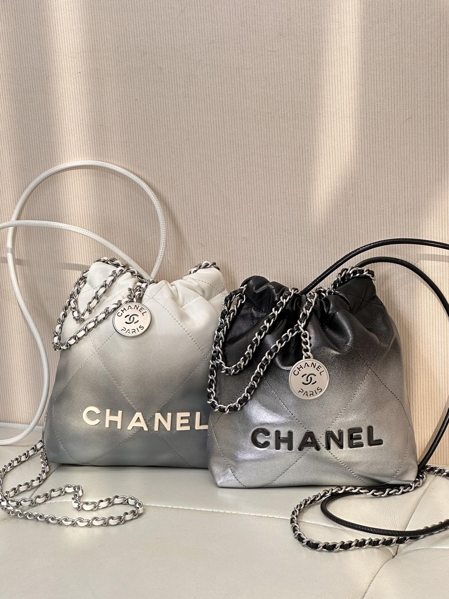 Chanel Two-color matching, popular new products have arrived!! Xiang Nai 22bagmini gradient series