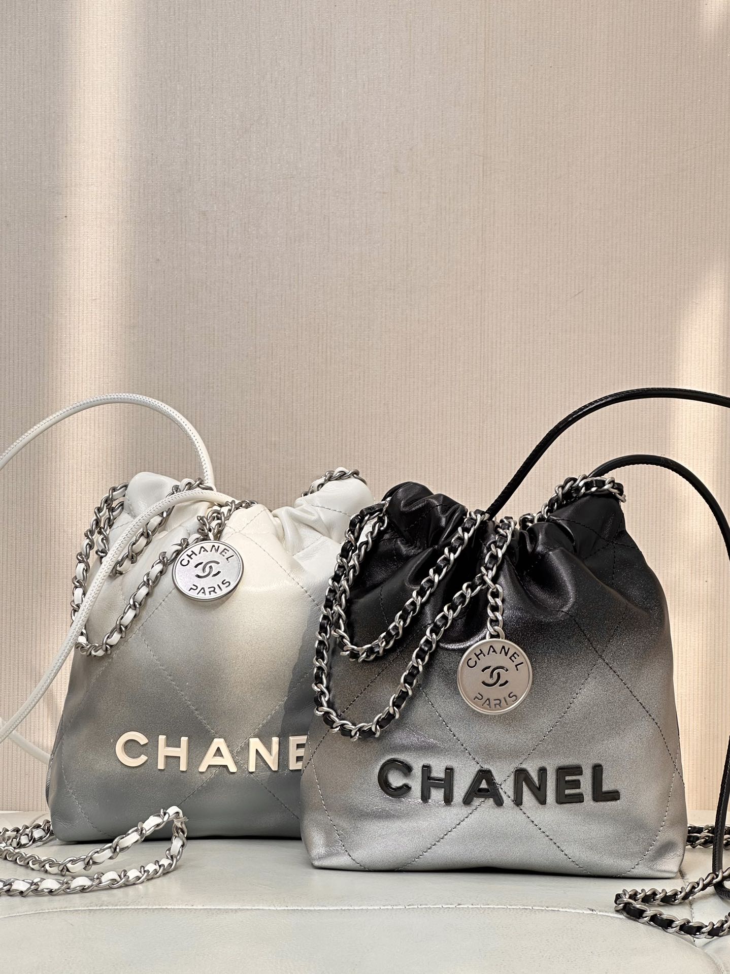 Chanel Two-color matching, popular new products have arrived!! Xiang Nai 22bagmini gradient series