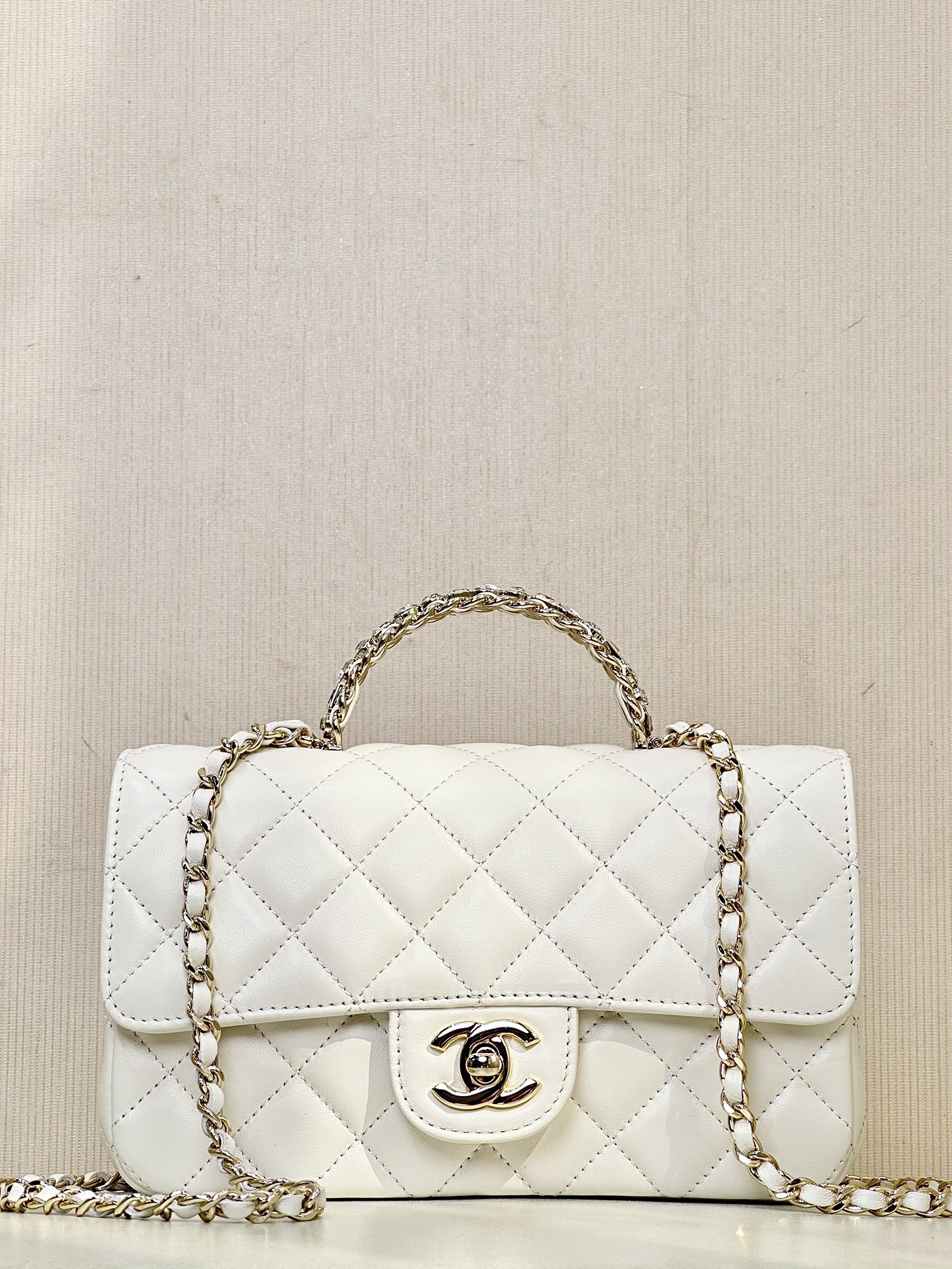 CHANEL シャネル ミニミニバッグ ワイドハンドル キルティングチェーン 金具ロゴ 上品で可愛い 人気モデル 旧ルート-トップ品質