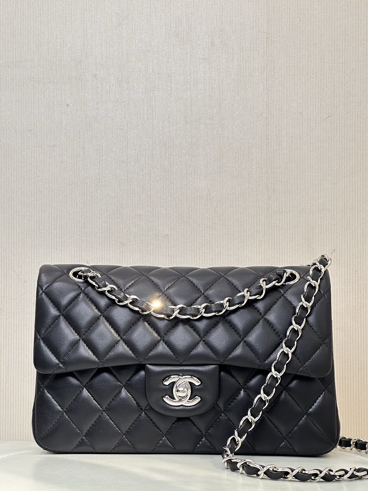 CHANEL CF Classic Flap 定番 菱格 ゴールド金具/シルバー金具 チェーンショルダーストラップ レザーインターウィーブチェーン グレインカーフ素材 純鋼金具 斜め掛けバッグ 定番モデル