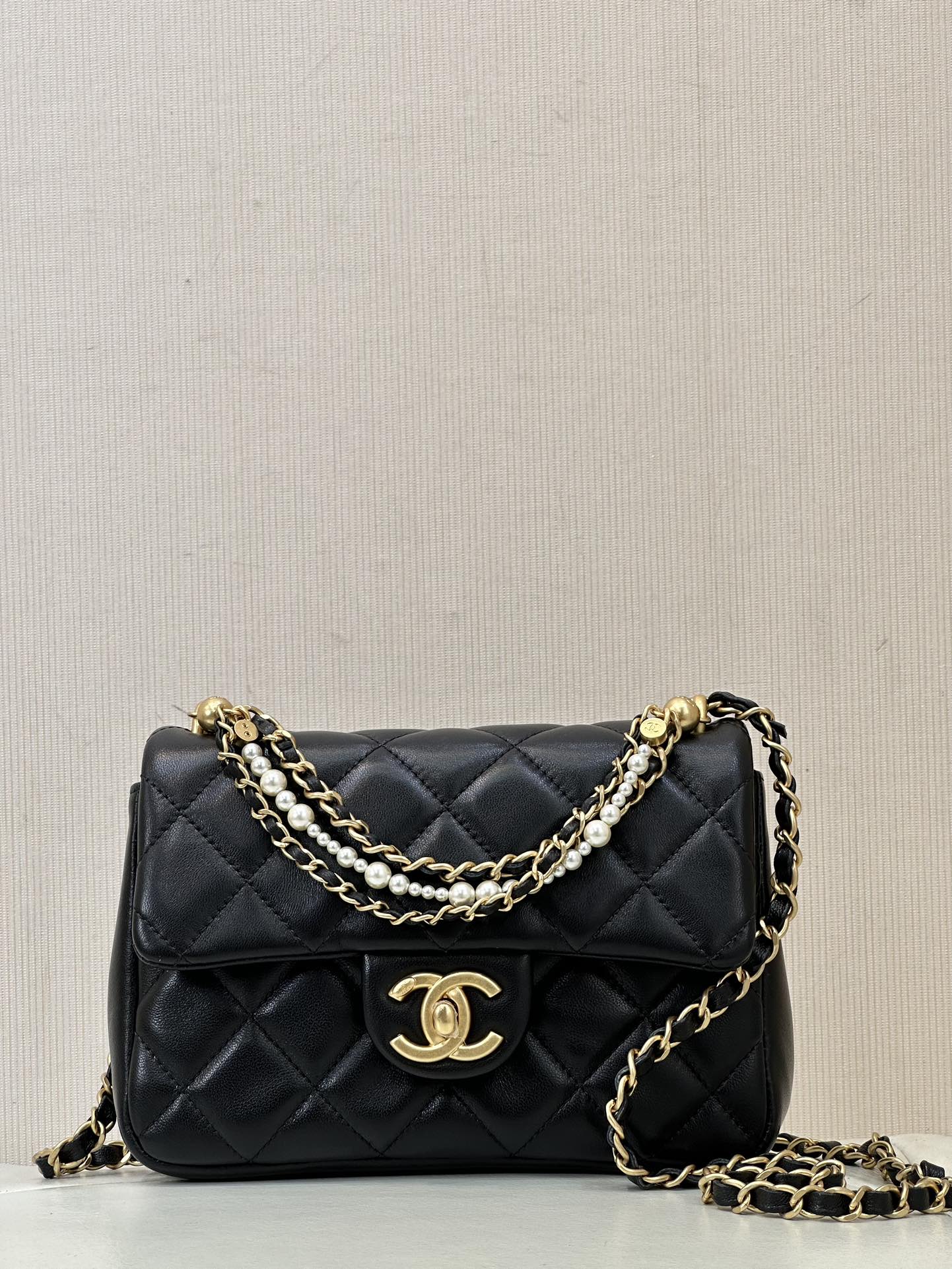 CHANEL chaîne de perles, chaîne en cuir entrelacé, double chaîne, élégance française, style vintage, sac bandoulière, sac épaule - qualité supérieure