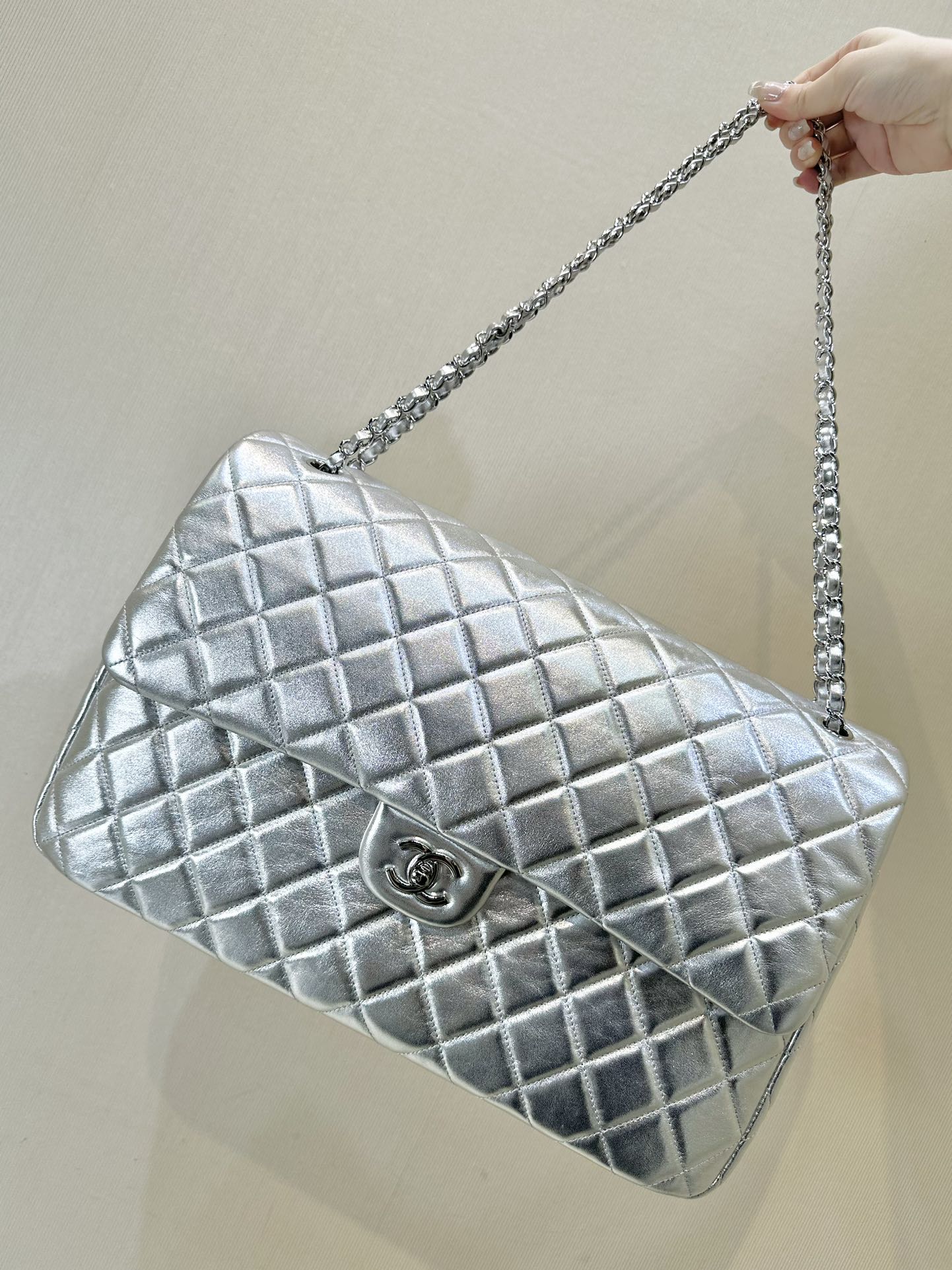 Chanel's XXL airport bag full of technology