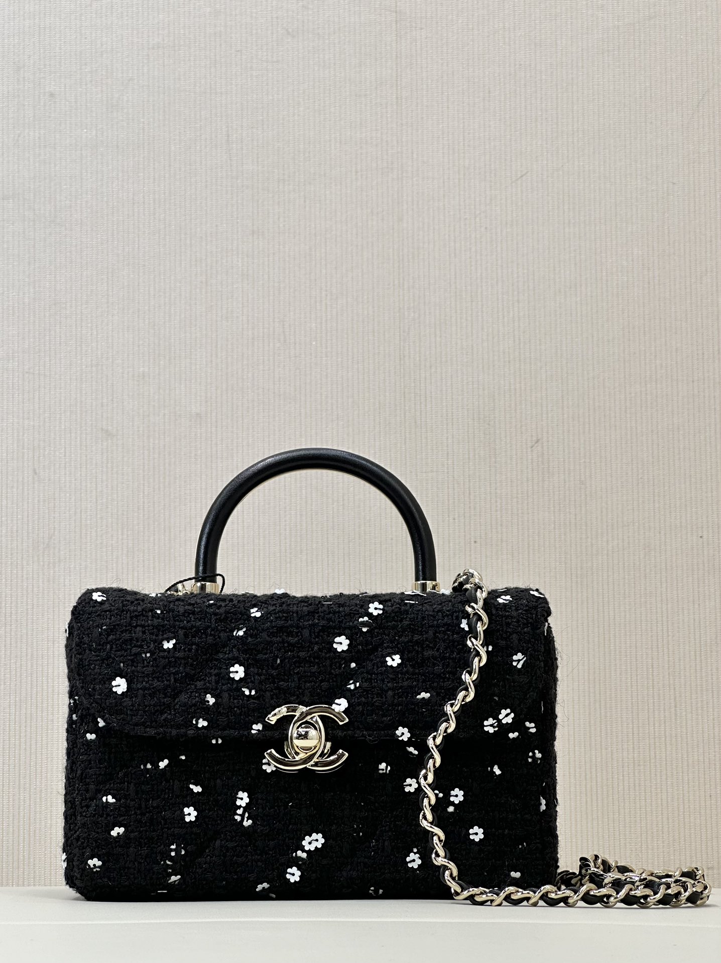 CHANEL 23K ミニドクターボックスバッグ 世界限定版 ボックス型 ヴィンテージでモダン ハンドキャリー 蓋付きミラー カメリアスパンコールツイード カーフレザー-トップクオリティ