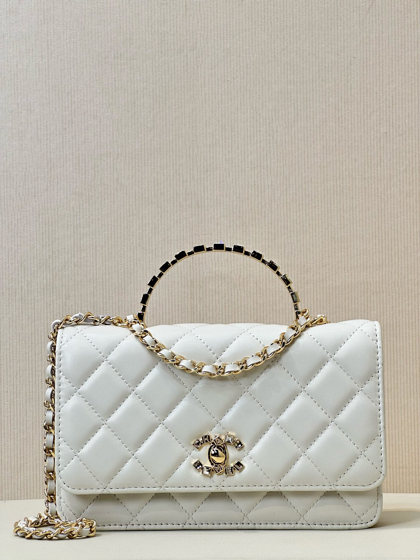 CHANEL ラインストーン留め具ハンドル WOC アルファベットラインストーン チェーンショルダーバッグ ハンドバッグ 斜め掛け コンパクトで上品 万能 淑女 芸術逸品 大容量 純正レザー-最高品質