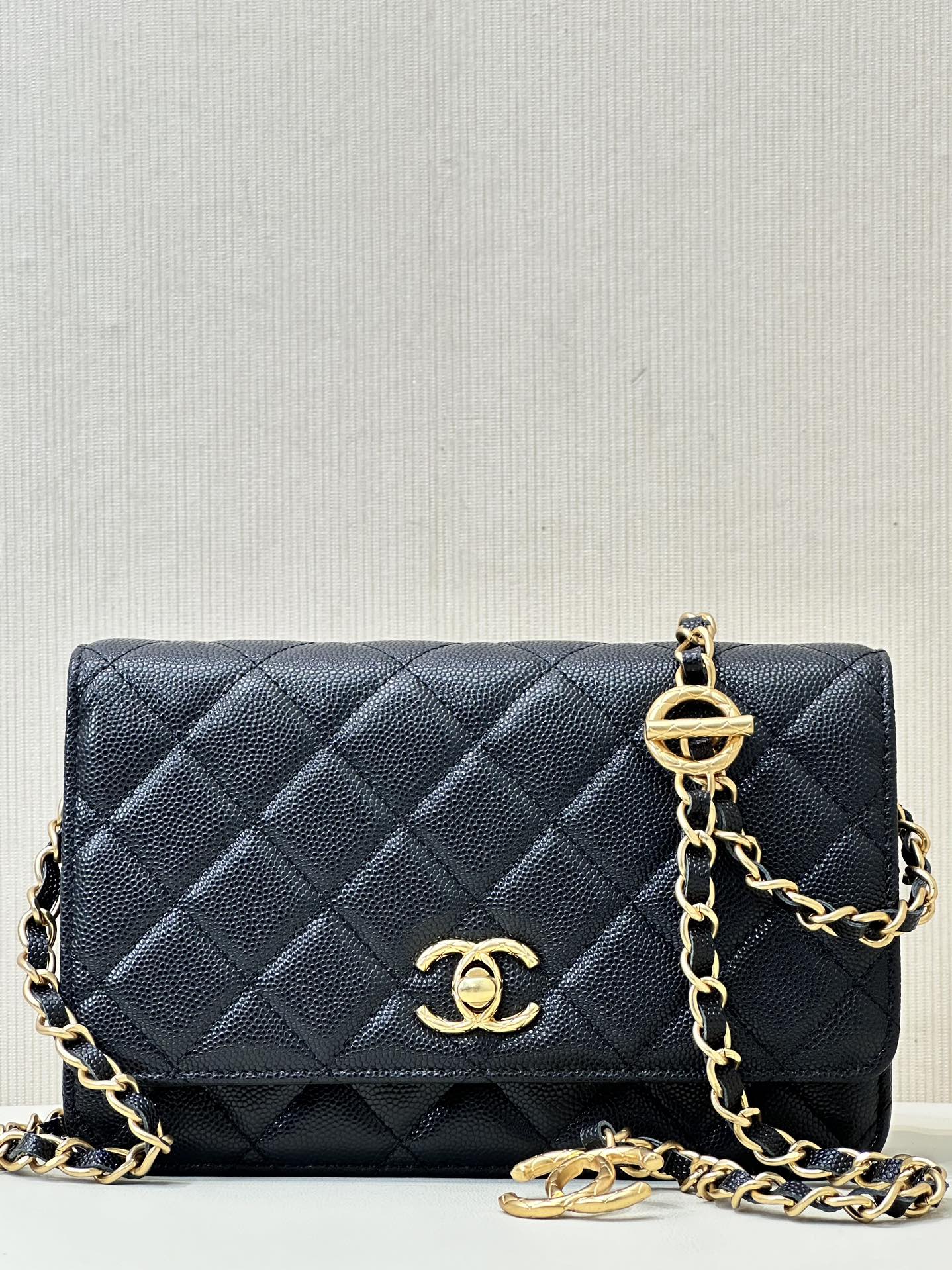 CHANEL 23B WOC kalfsleer double C hardware klassiek minimalistisch slijtvast veelzijdig schouder- en crossbodytas - topkwaliteit