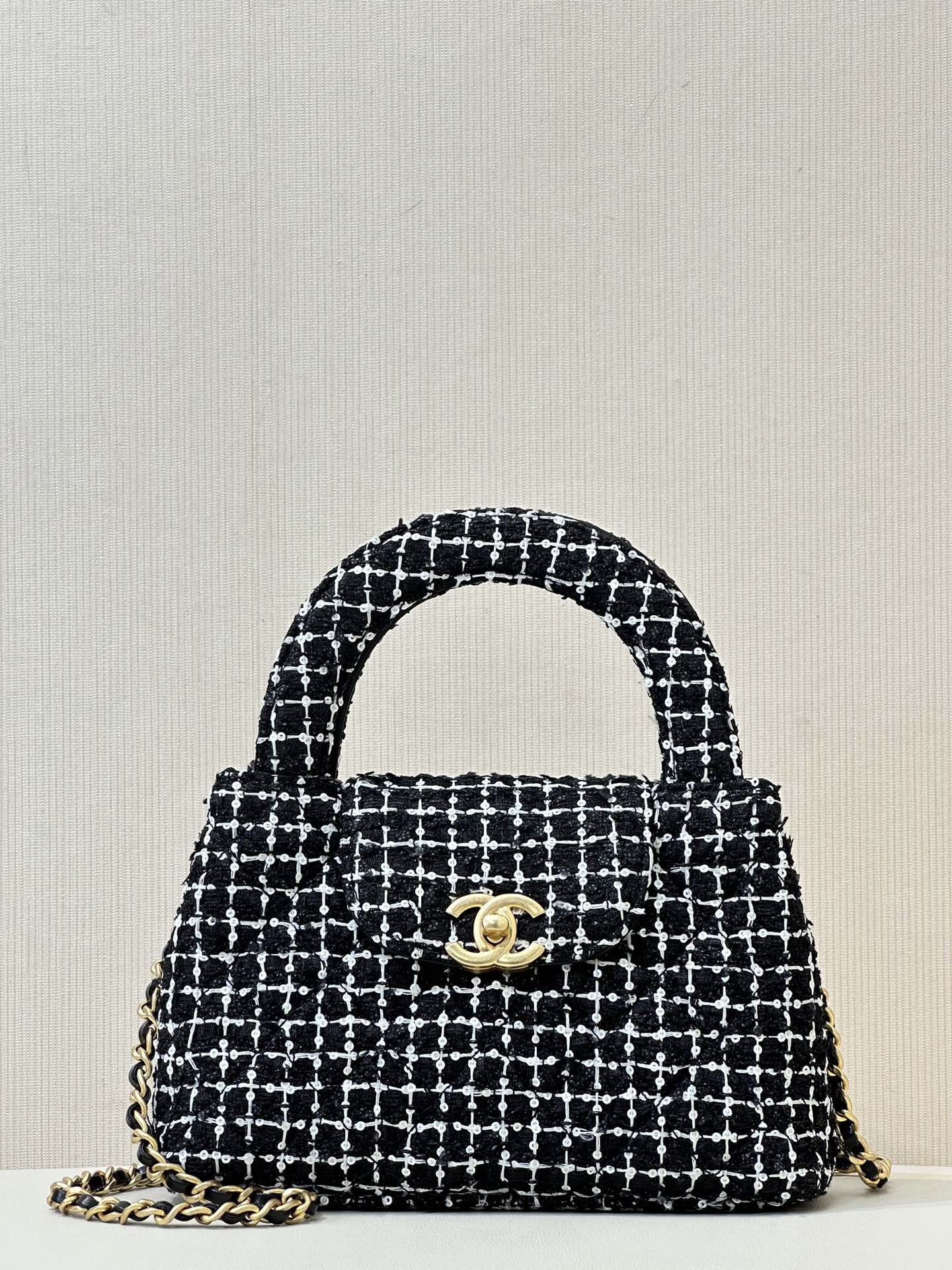 CHANEL KELLY 純正皮革 輸入オイルワックスレザー 柔軟で油性に優れ 使うほどに透明感と艶が増し 自然な模様 ソフトで弾力のある手触り