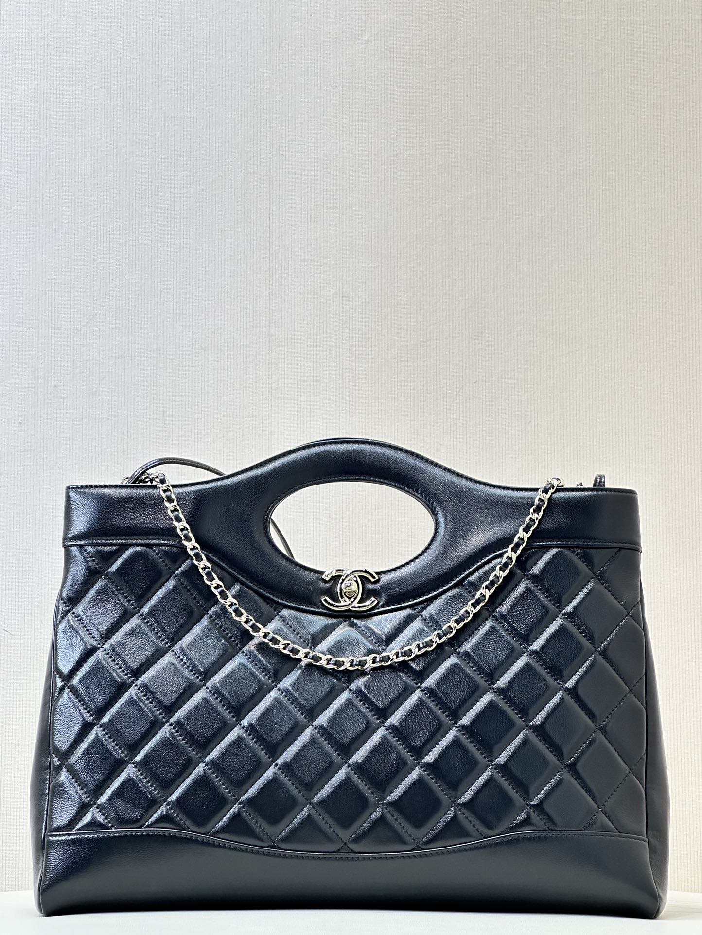 CHANEL 31Bag 横型 ラムレザーの質感 カーフは傷に強い クラッチにも斜め掛けにも 可愛すぎる 型崩れしにくい