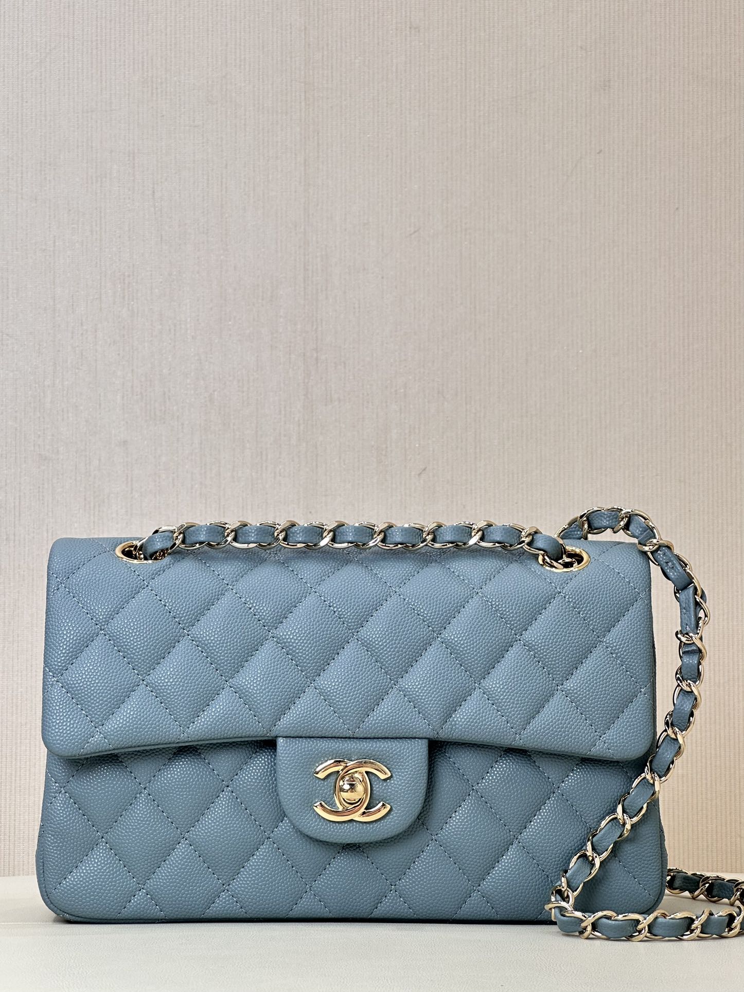 CHANEL CF Classic Flap クラシック マトラッセ ゴールド金具/シルバー金具 チェーンショルダーストラップ レザーインターウィーブチェーン キャビアスキン素材 純スチール金具 斜め掛けバッグ 定番モデル