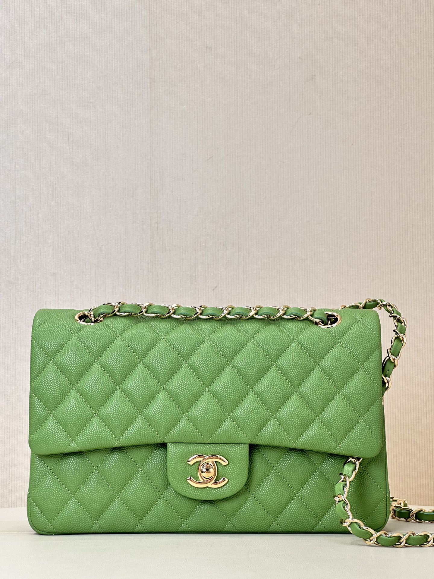 CHANEL CF Classic Flap 定番 菱格 ゴールド金具/シルバー金具 チェーンショルダーストラップ レザーインターウィーブチェーン グレインカーフ素材 純鋼金具 斜め掛けバッグ 定番モデル