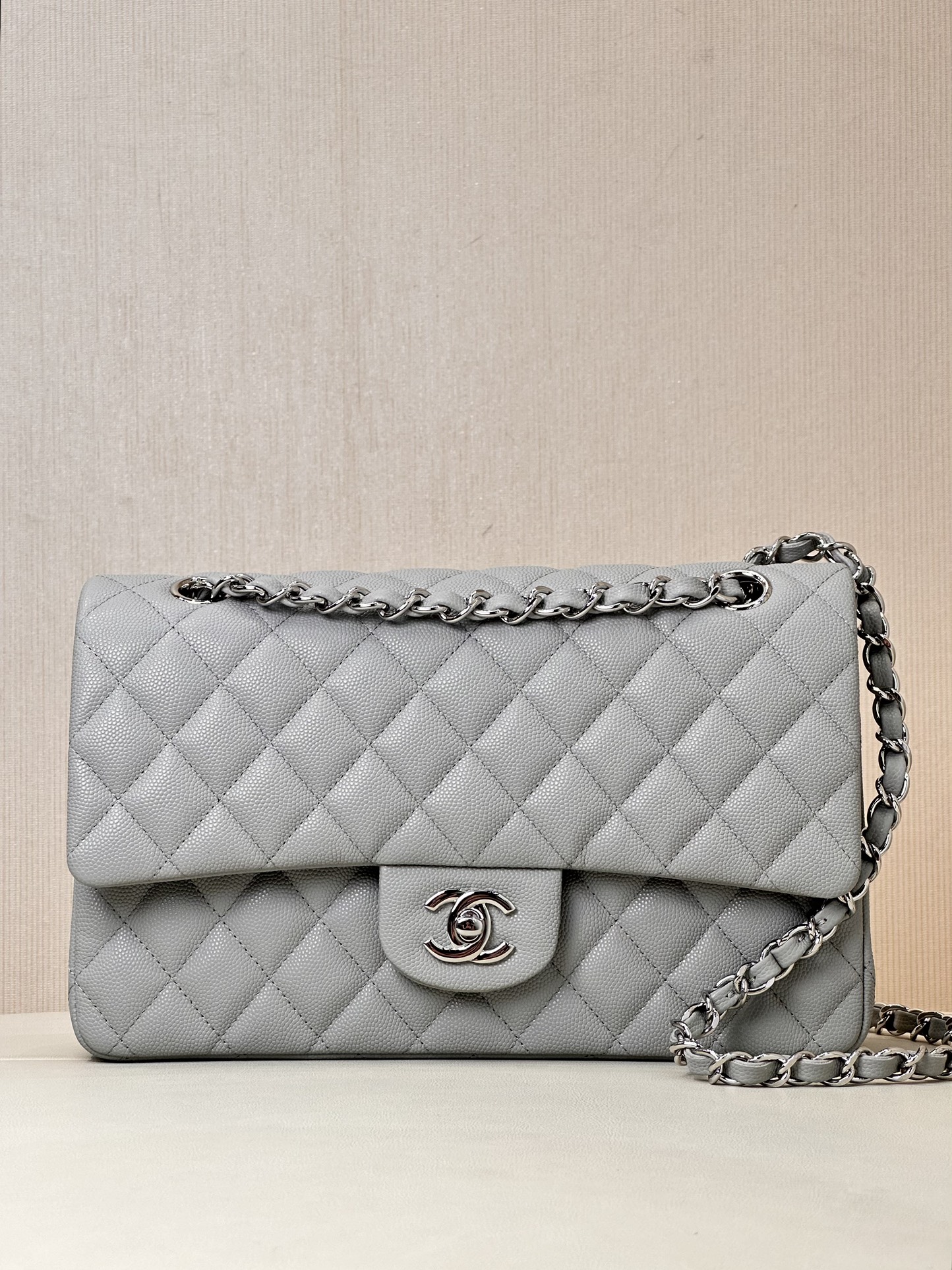 CHANEL CF Classic Flap 클래식 다이아몬드 퀼팅 골드 버클/실버 버클 체인 숄더 스트랩 가죽 체인 그레인 카프스킨 소재 순강 하드웨어 크로스백 클래식 모델