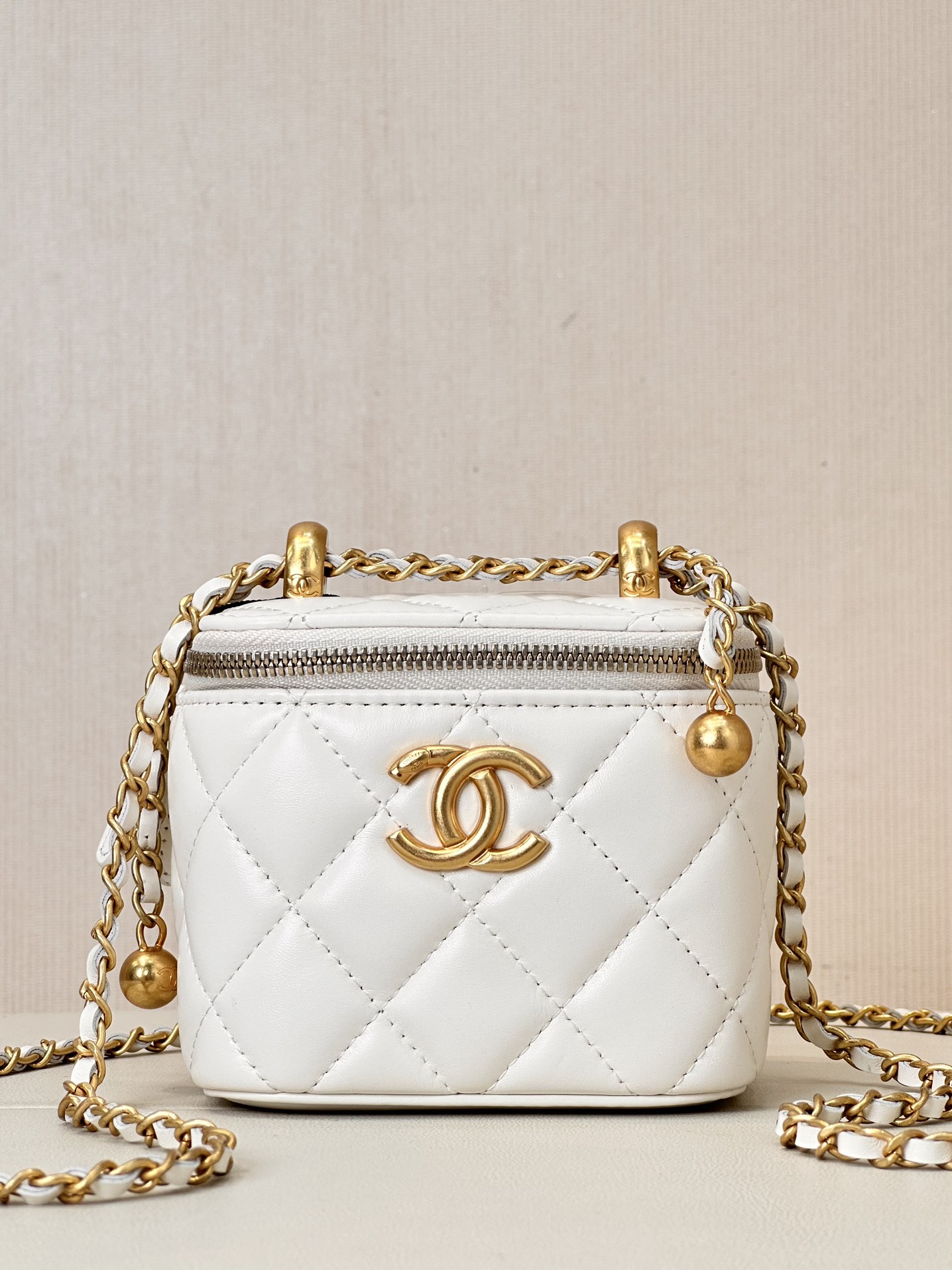 CHANEL 23C Double Pearl Mini Box Bag, Double Gold Pearls, Adjustable Chain, Multiple Ways to Wear, Exquisite and Versatile Mini Bag - Top Quality