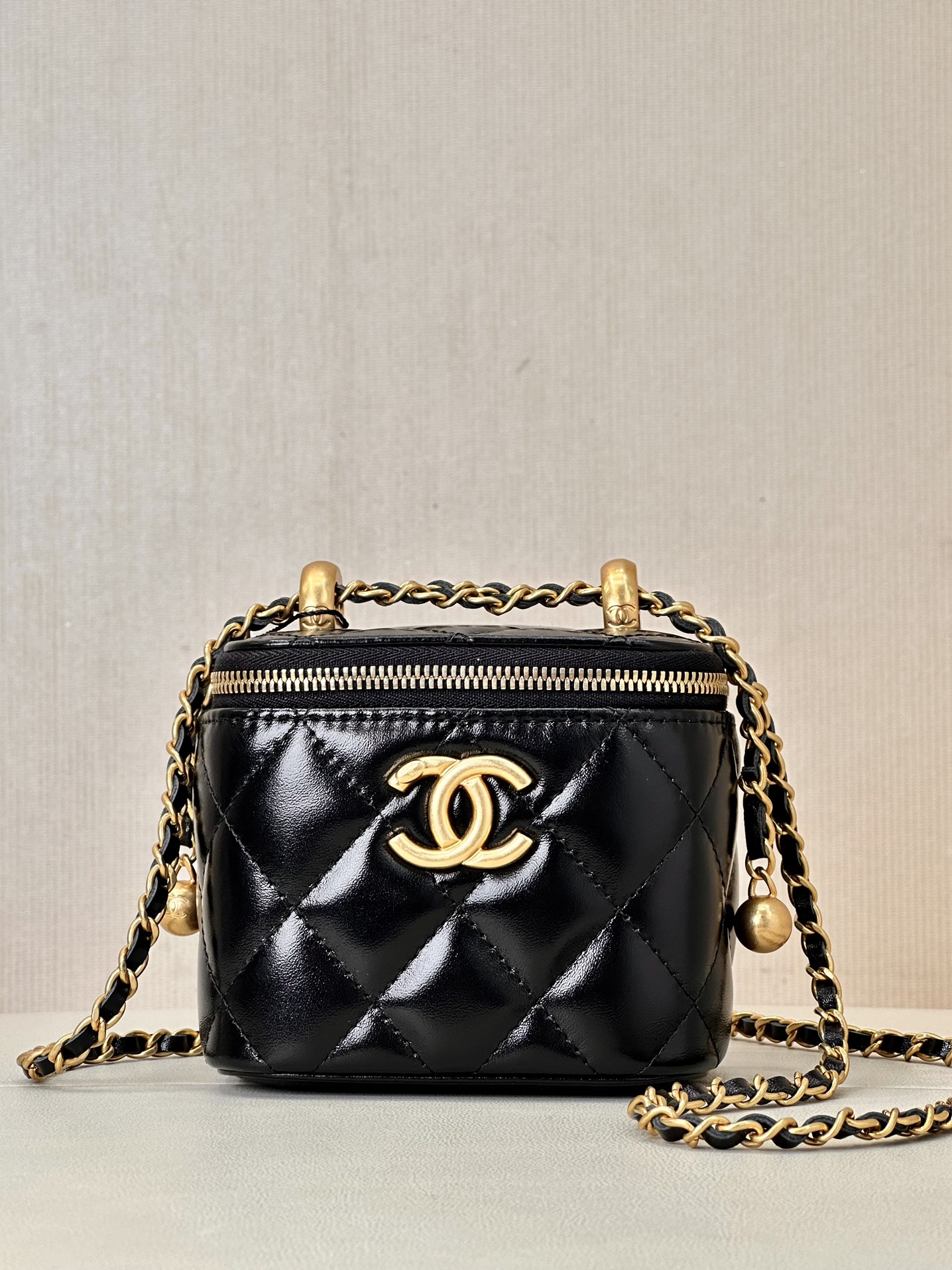 CHANEL 23C Double Pearl Mini Box Bag, Double Gold Pearls, Adjustable Chain, Versatile Ways to Wear, Exquisite and Versatile Mini Bag - Top Quality