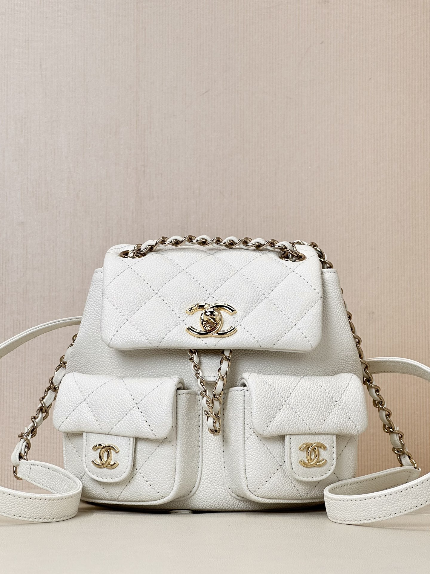 CHANEL Duma 개구리 백 체인 백팩 3포켓 더블 C 로고 드로스트링 클로저 조절 가능한 체인 입체적인 실루엣 데일리-최상급 품질