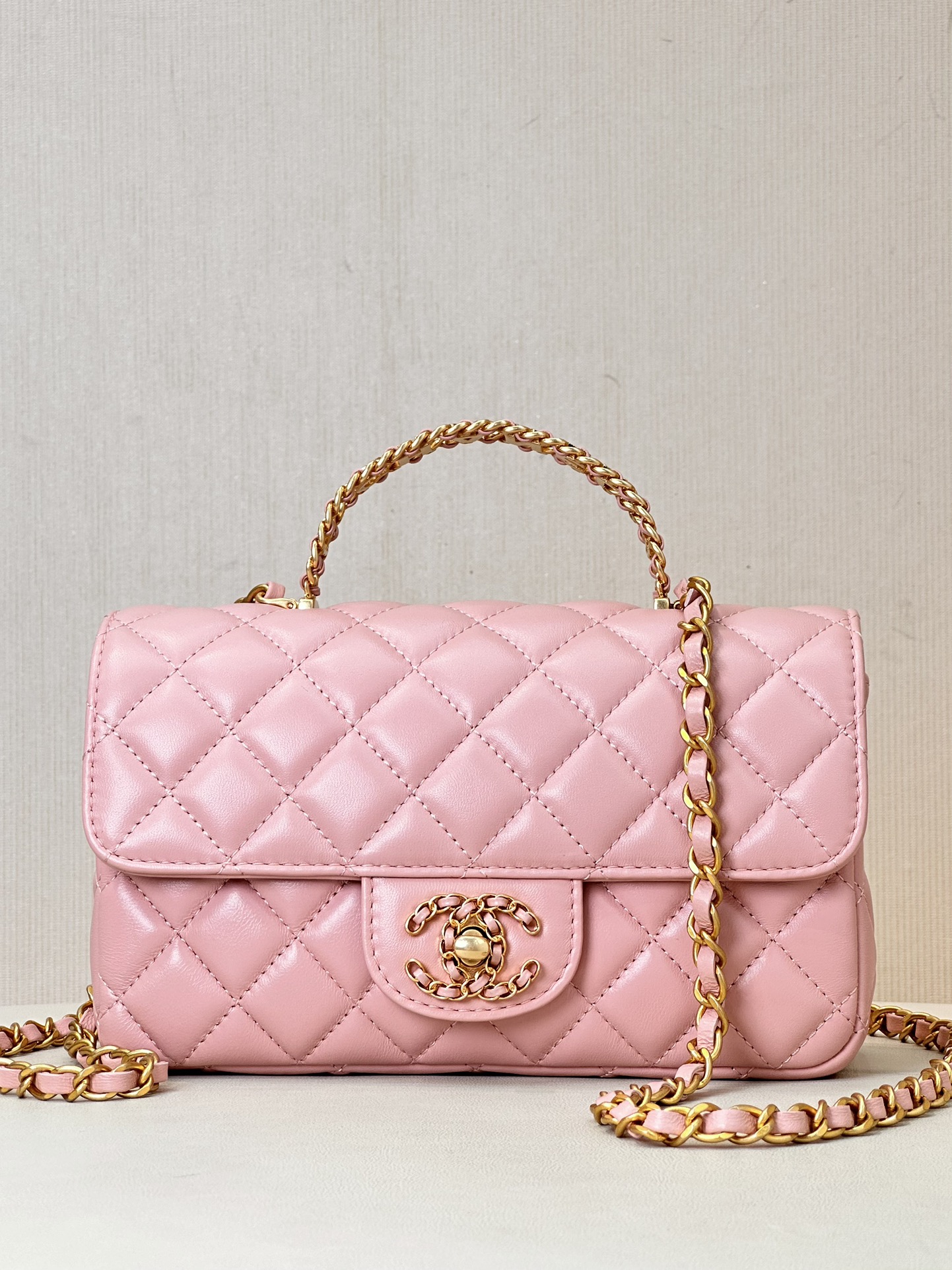 CHANEL Chanel 24A CF Mini сумка з ручкай, інкрустацыя стразамі, авечая скура, рамень з рамбічнай сцяжанкай, праз плячо і наўскос, вытанчаная і кампактная, універсальная, факусная сумка — топ-якасць