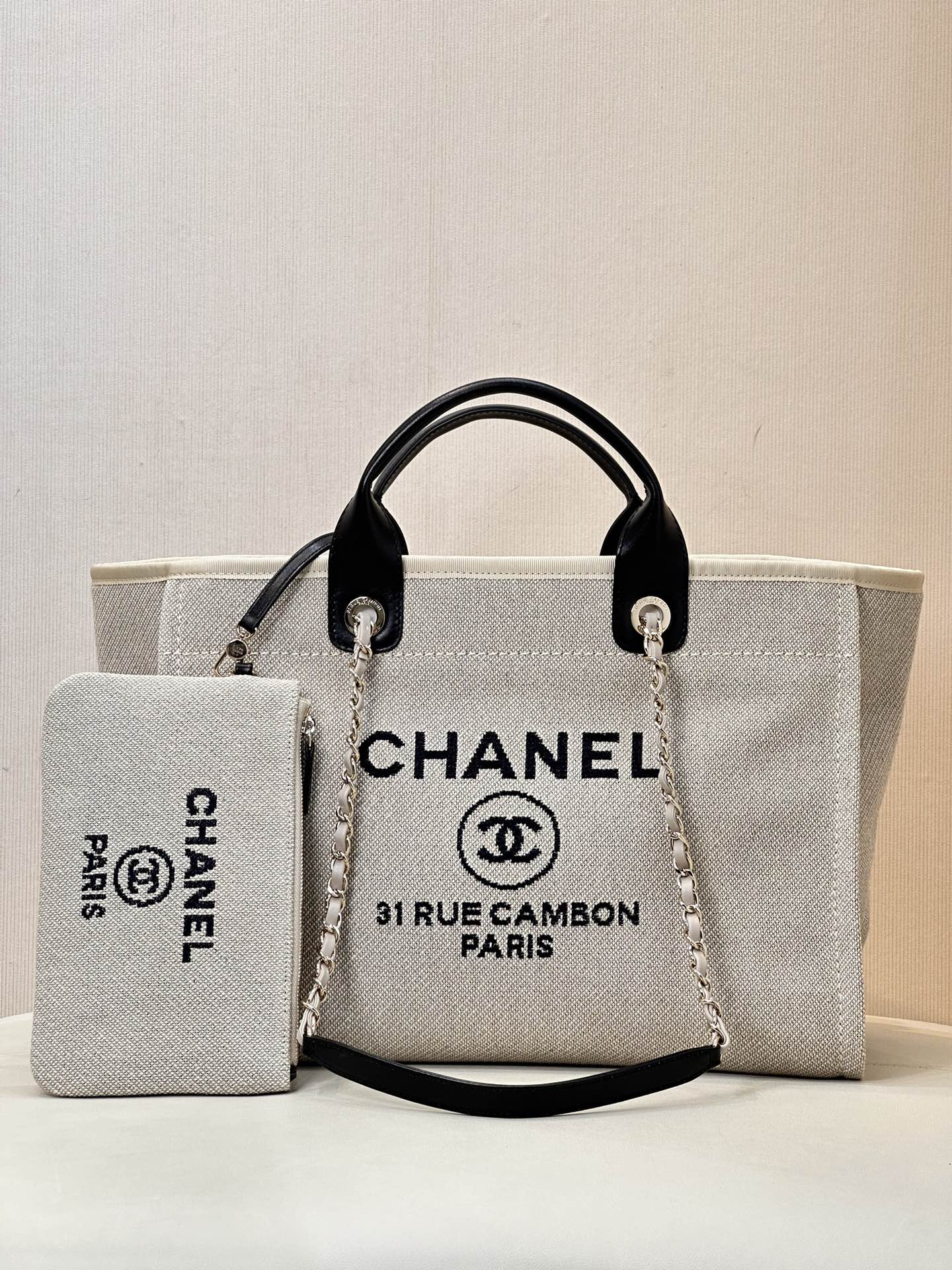 CHANEL Early Spring New Canvas Beach Bag Soft Canvas Imported Calfskin Handles Contrast Color Shoulder Strap Chain