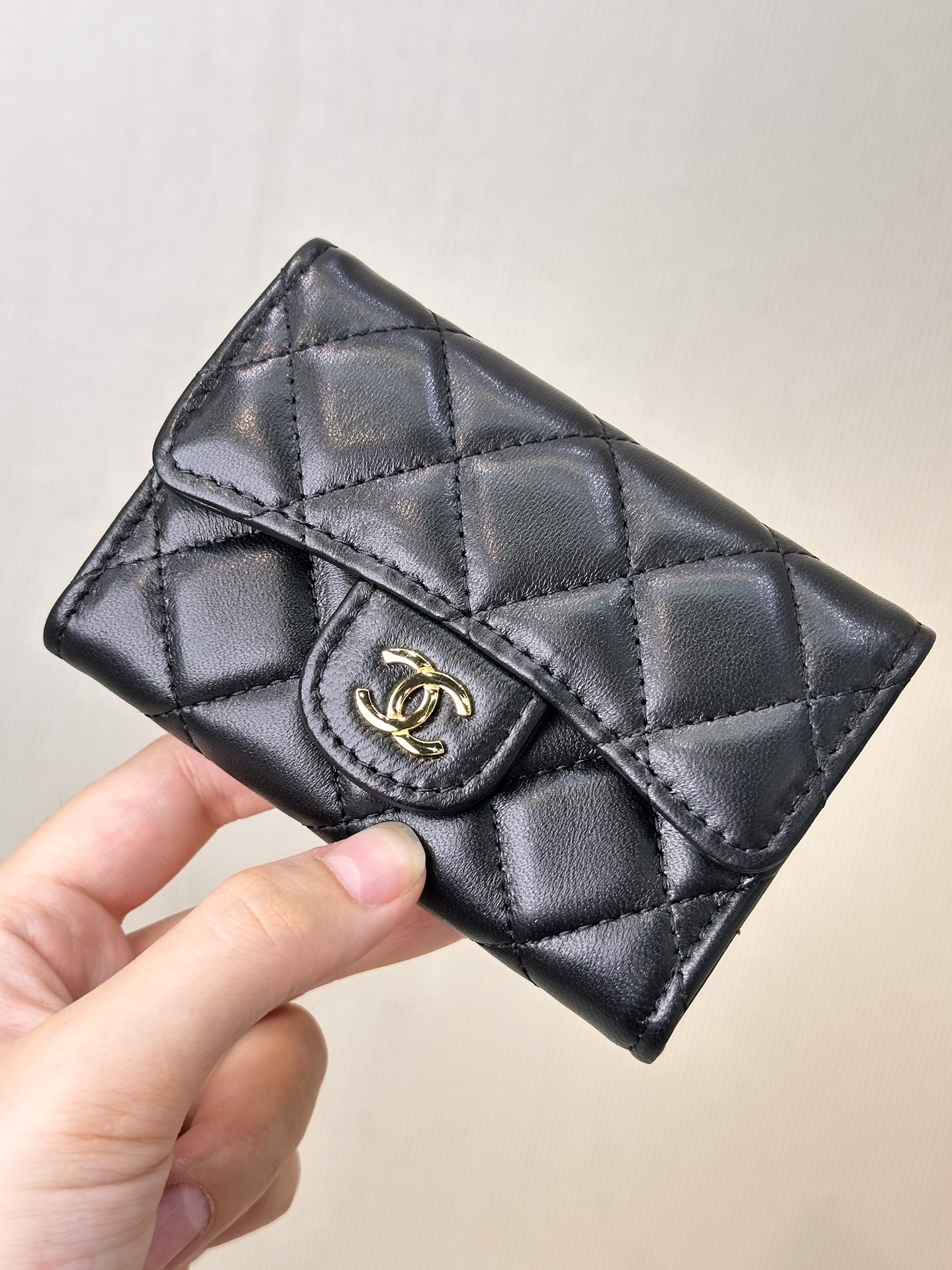 NO:672170,0219 Let’s take a look at the real sheepskin and let you experience it. I don’t know what kind of words I need to express it in. In short, it is 100% guaranteed. The leather is fetal sheepskin among the top Italian hybrid lambskins!  High-end texture experience!  ,chanel wallet,chanel,wallets,sheepskin198609090219 来组羊皮实物你们感受下,我也不知道需要再用什么样的语言来表达,总之百分百保zhen. 皮料是顶级意大利的混种小羊皮里的胎羊皮！高级质感体验！,chanel钱包,chanel,wallets,sheepskin,欧美剧