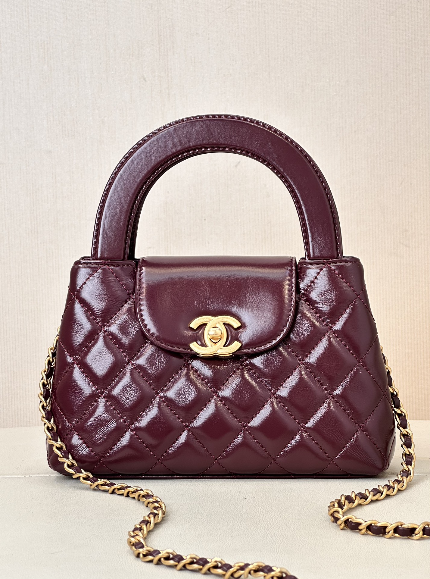 CHANEL KELLY 純正皮革 輸入オイルワックスレザー 柔軟で油分も抜群 使うほどに透明感と艶が増し 自然なシボ しっとり弾力のある手触り