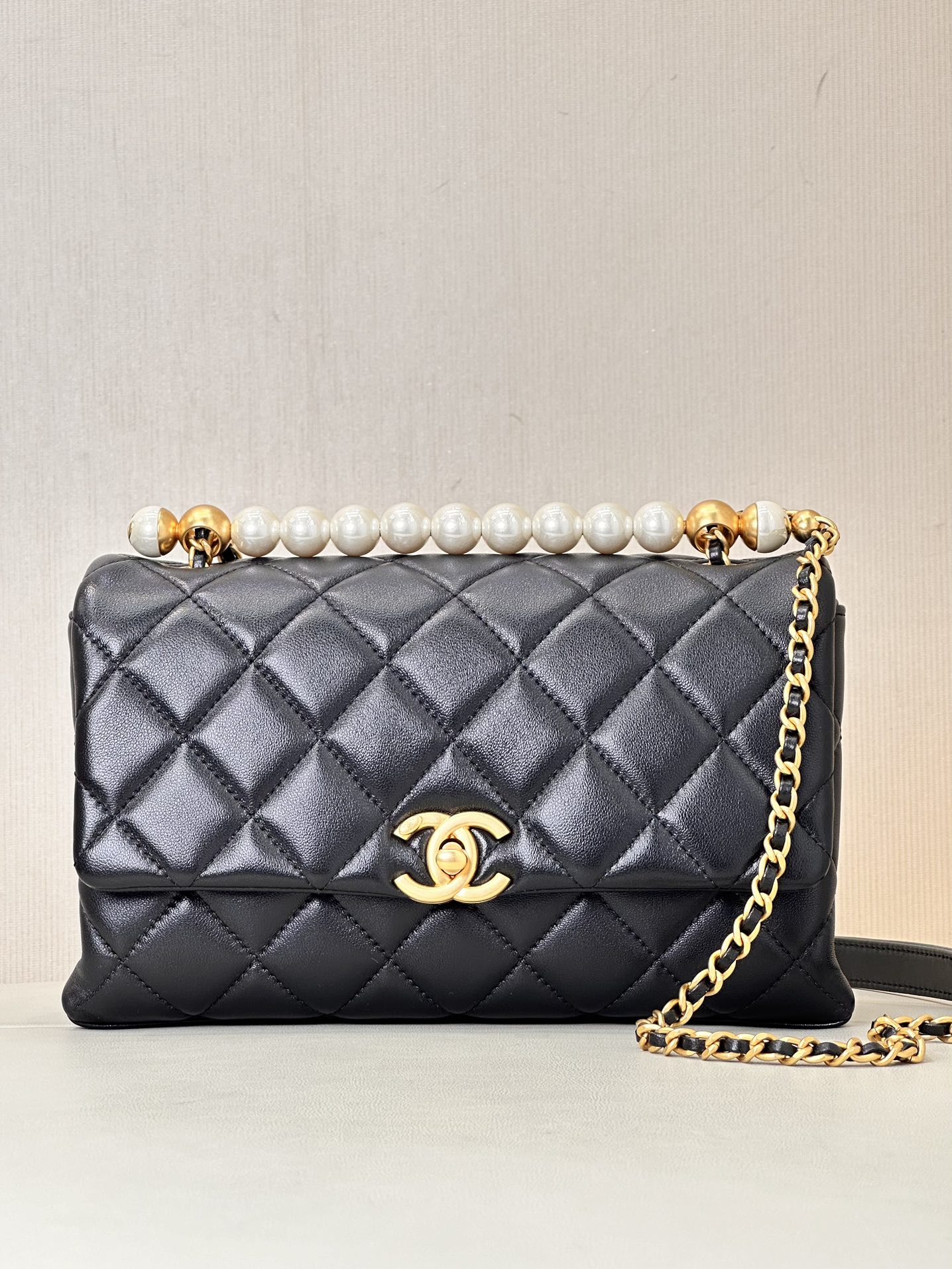 CHANEL 24A Pearl Handle Flap Bag Lambskin Aged Hardware Hand Carry Crossbody Vintage Elegant - Top Quality