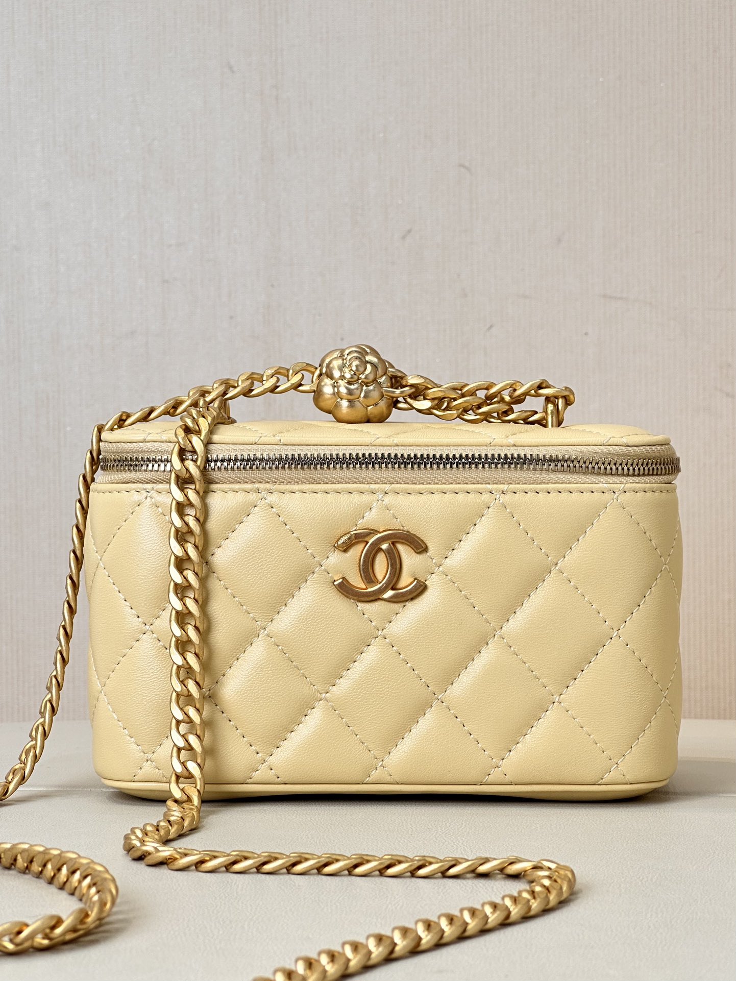 CHANEL 23C Petite boîte à double perle noir et or, double perle dorée, chaîne réglable, mini, format long, cuir d'origine - qualité supérieure