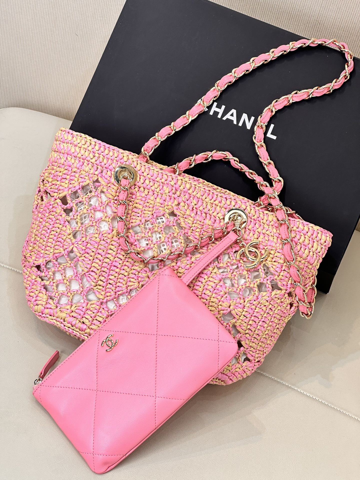 CHANEL シャネル Coco Beach ビーチバッグ 透かし編み ハンドメイド ラフィア レザーチェーン ダブルCロゴ リゾートスタイル 大容量 ショルダー/ハンドバッグ 小サイズ-トップクオリティ