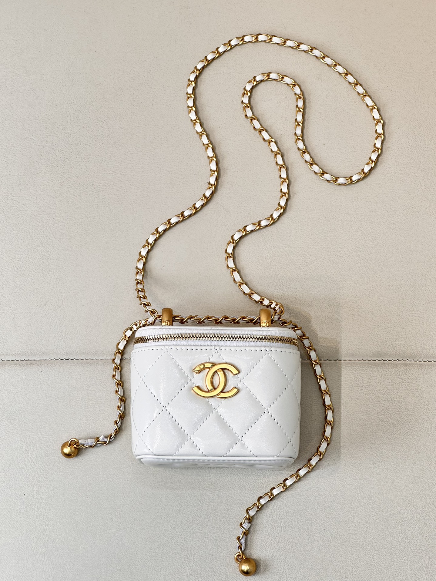CHANEL 23C Petite Pochette à Double Perle Noir et Or, Double Perle Dorée, Chaîne Réglable, Mini, Cuir d'Origine - Qualité Supérieure