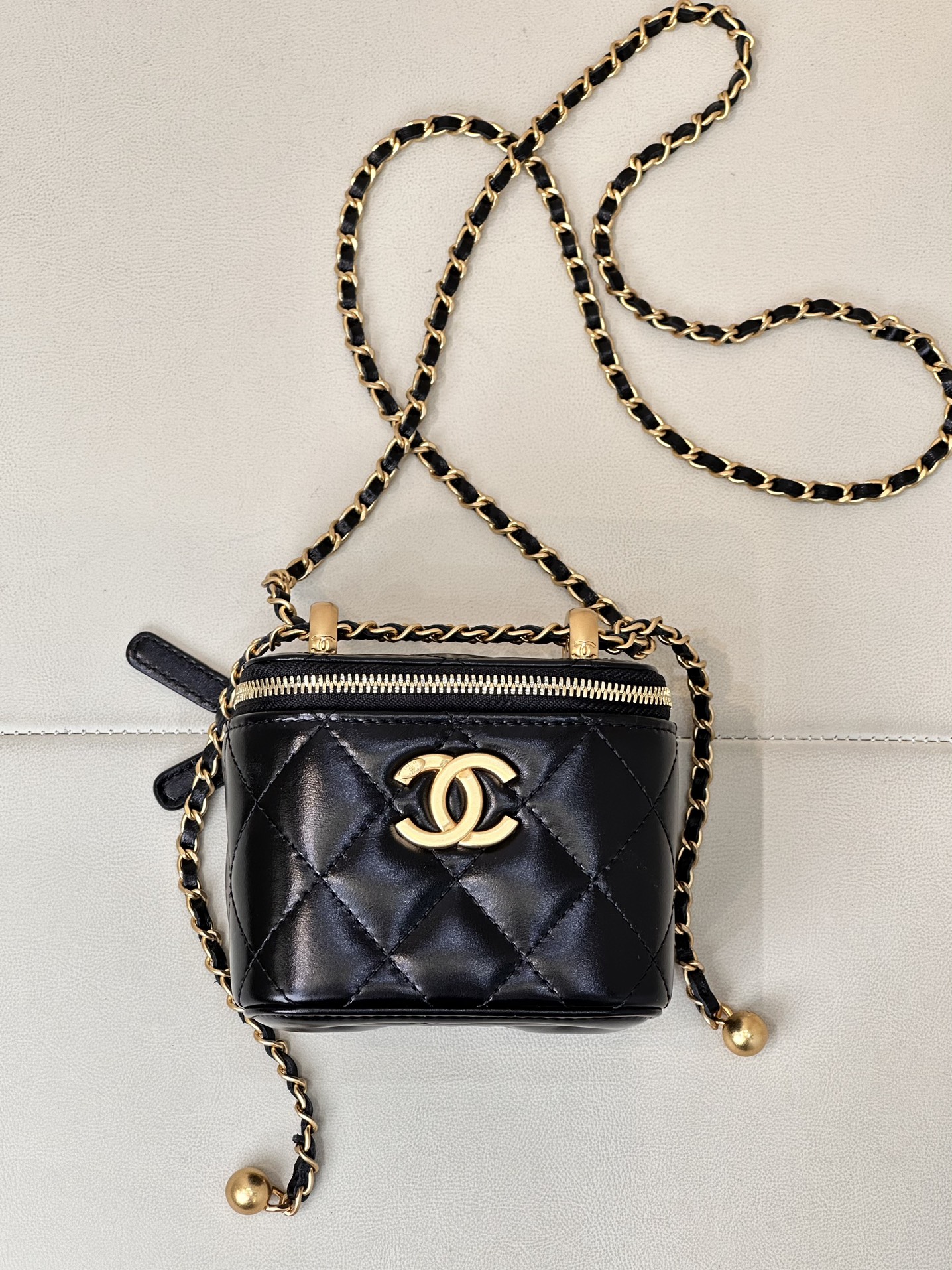 CHANEL 23C Mini Boîte à Double Perle Noir Or Double Perle Dorée Chaîne Réglable Mini Cuir d'Origine - Qualité Supérieure