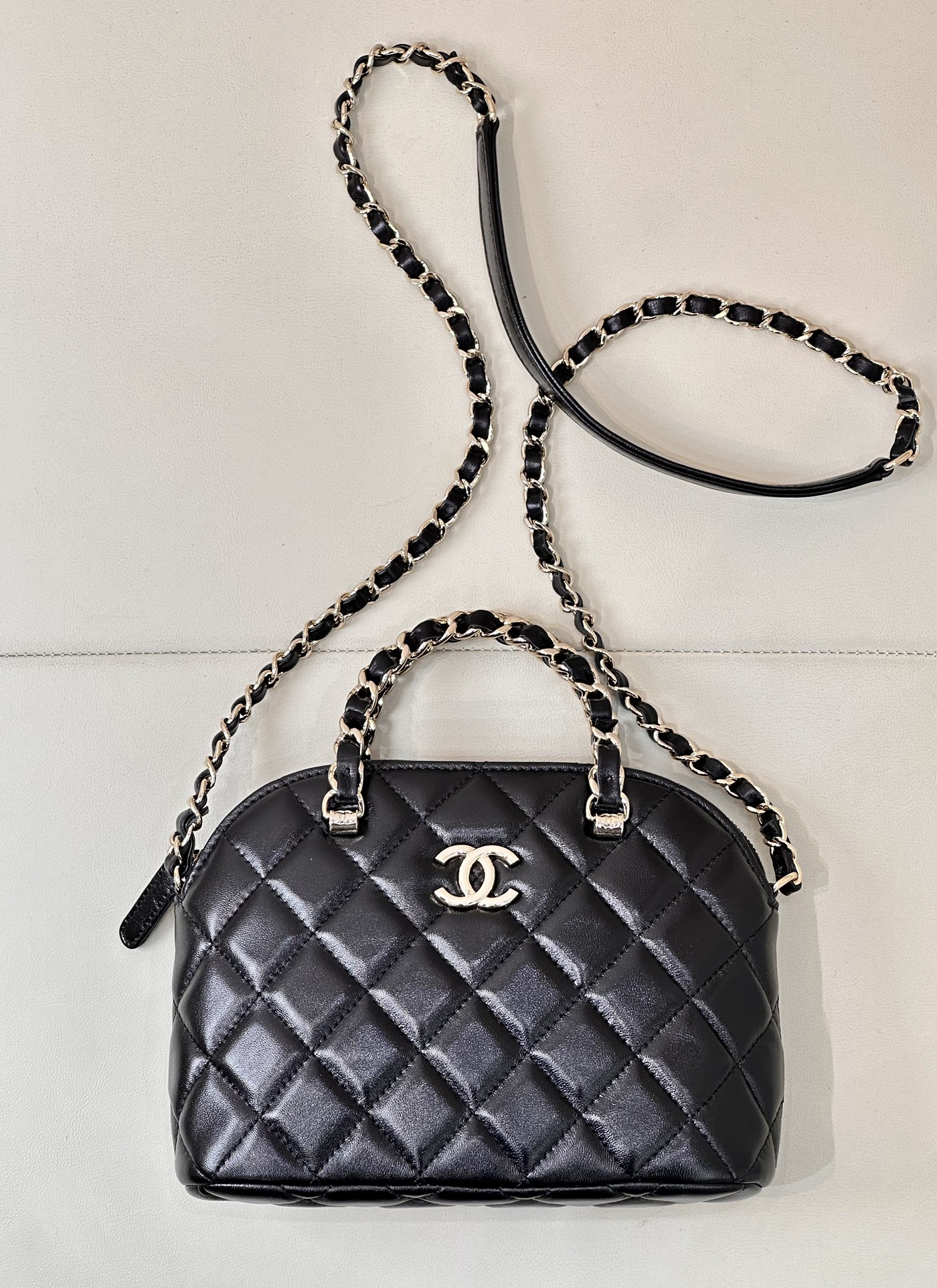 CHANEL 24B Shell Bag Oil Wax Lambskin Quilted Leather-Threaded Rope Handle Handbag Shoulder Crossbody Vintage Versatile - Top Quality